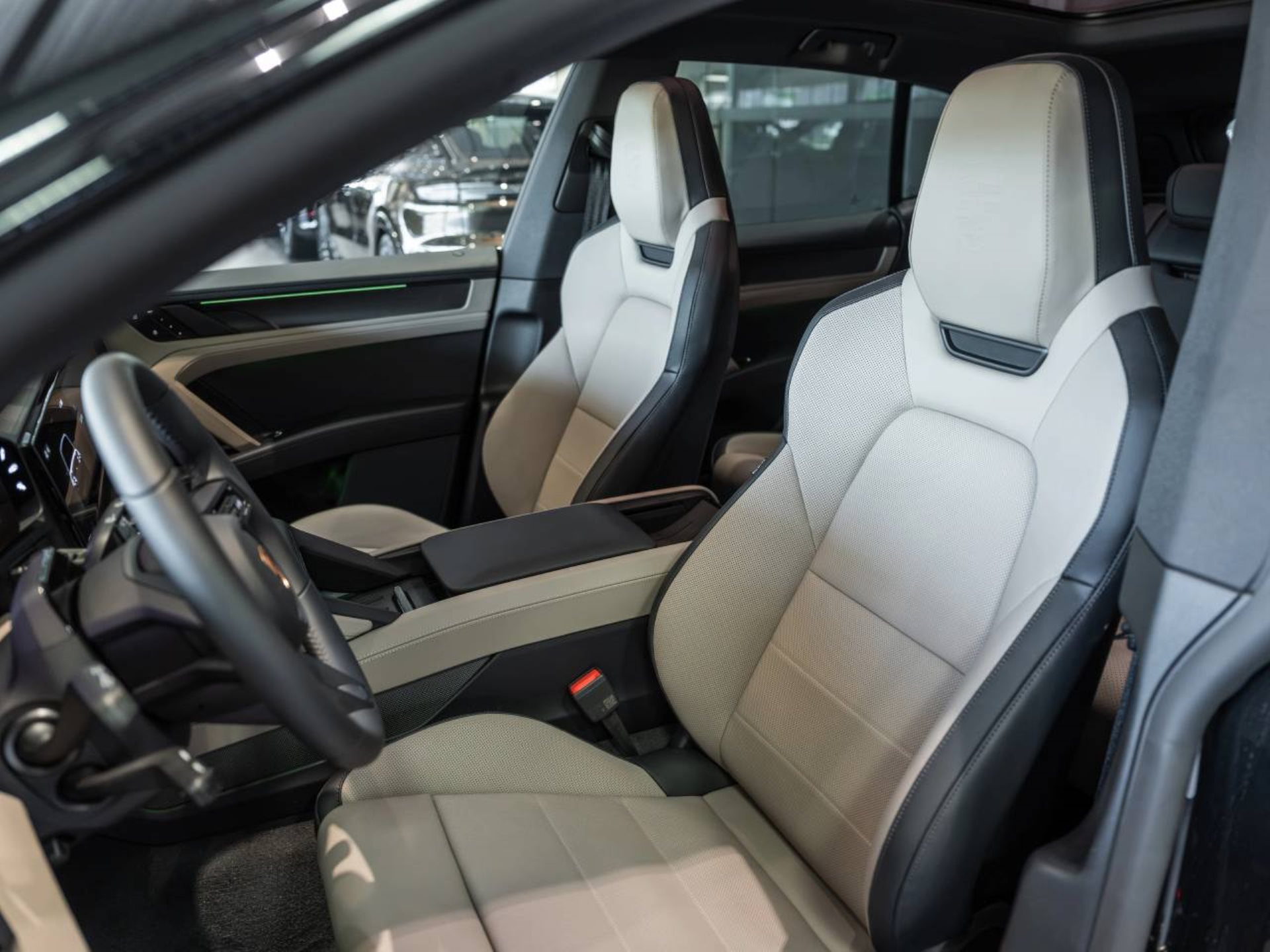 PORSCHE Cayenne Electric-image-4