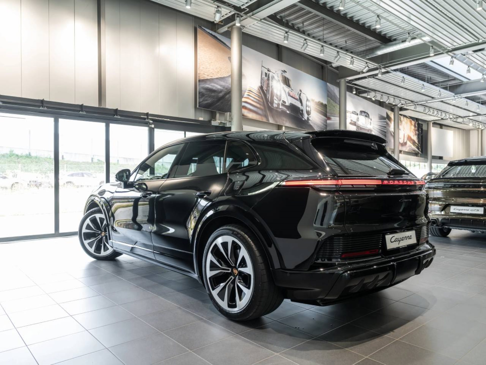 PORSCHE Cayenne Electric-image-7