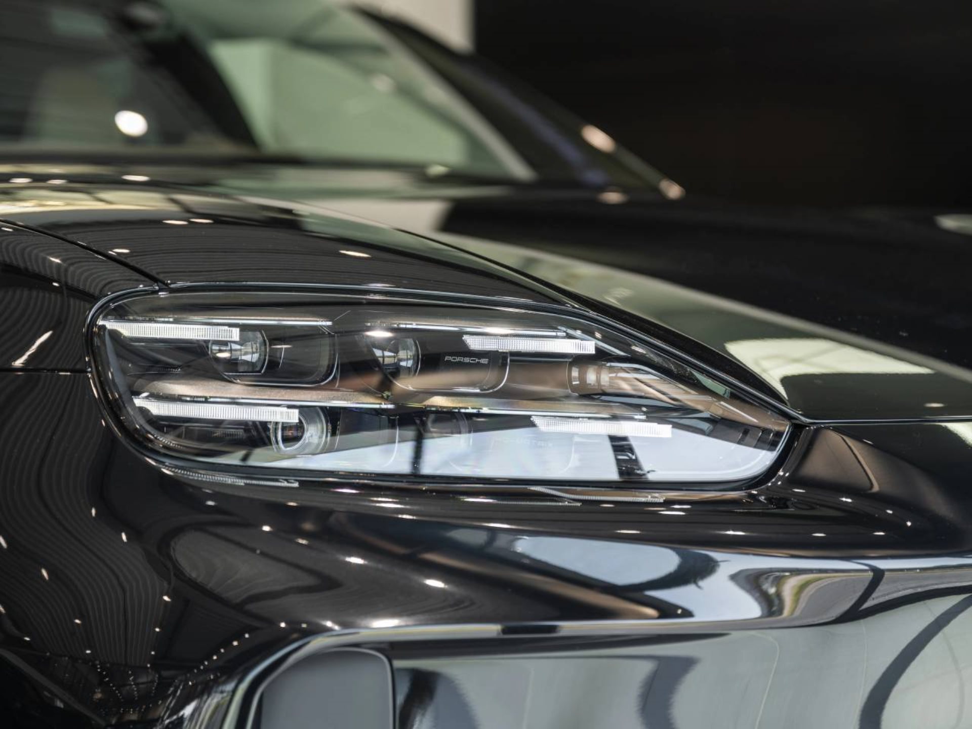 PORSCHE Cayenne Electric-image-24