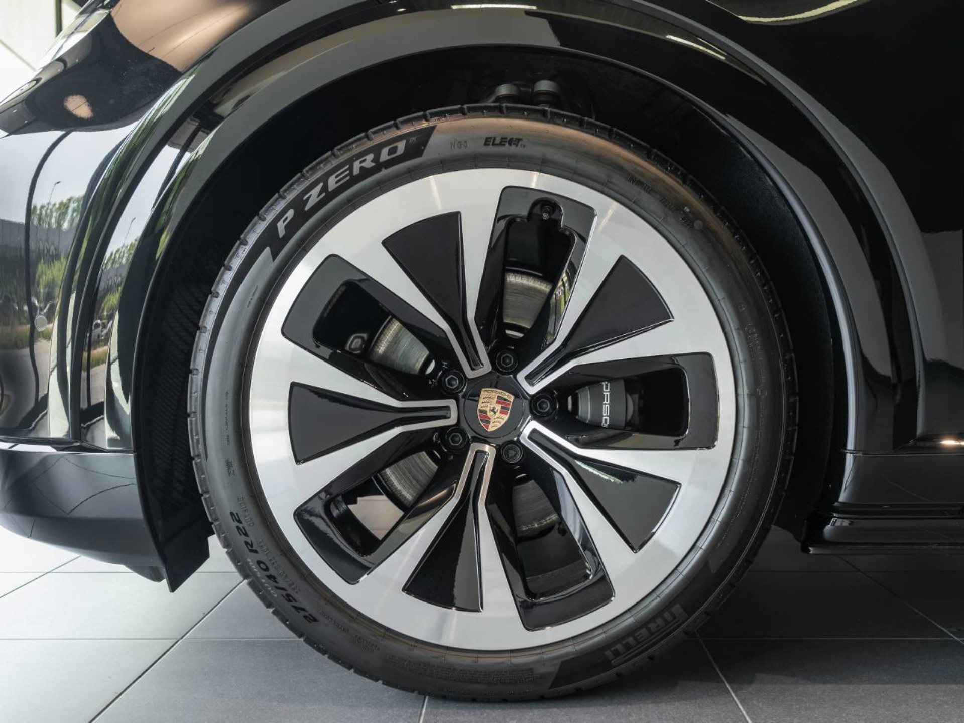 PORSCHE Cayenne Electric-image-31