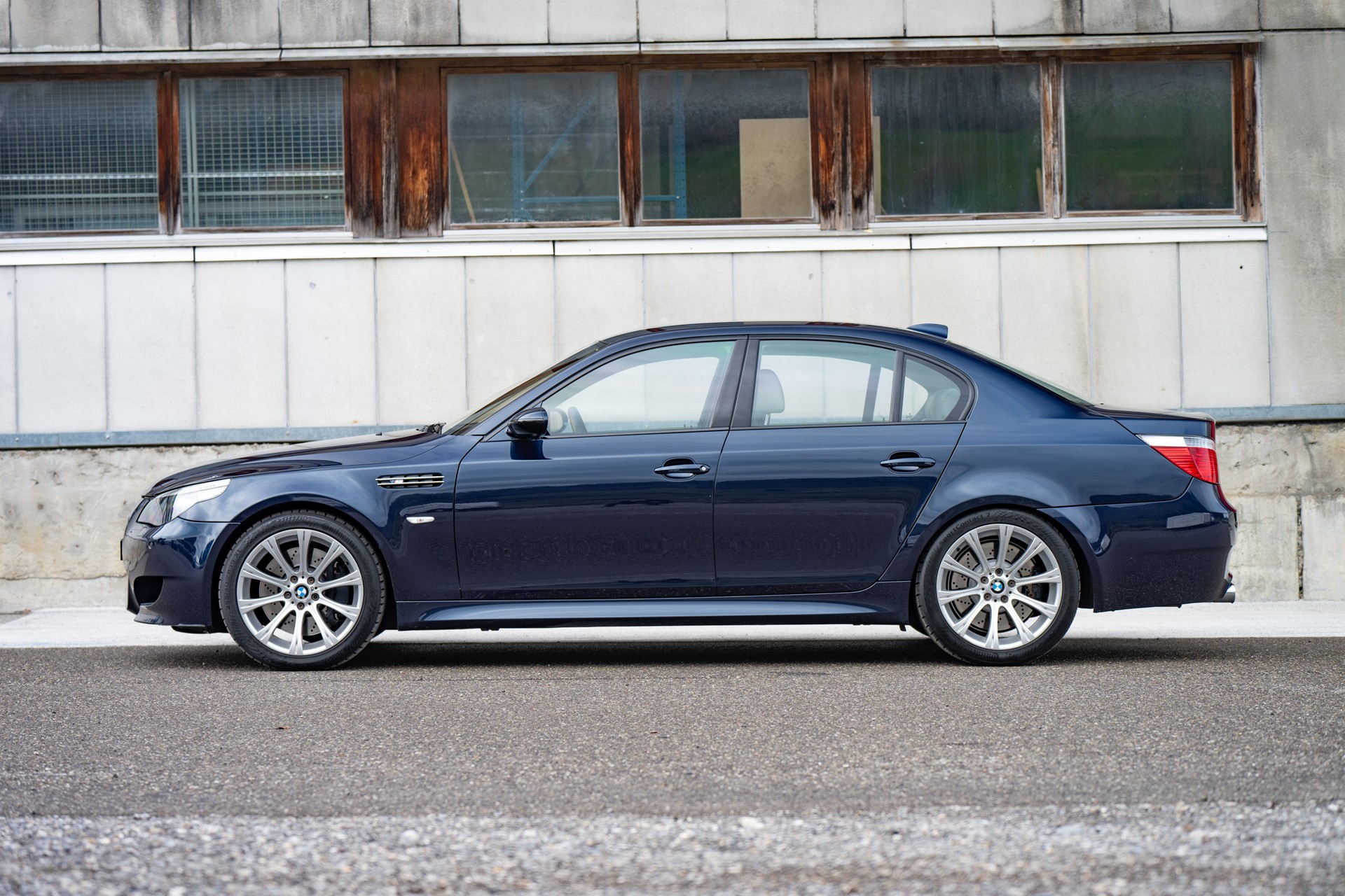 BMW M5 E60 5.0 V10-image-4
