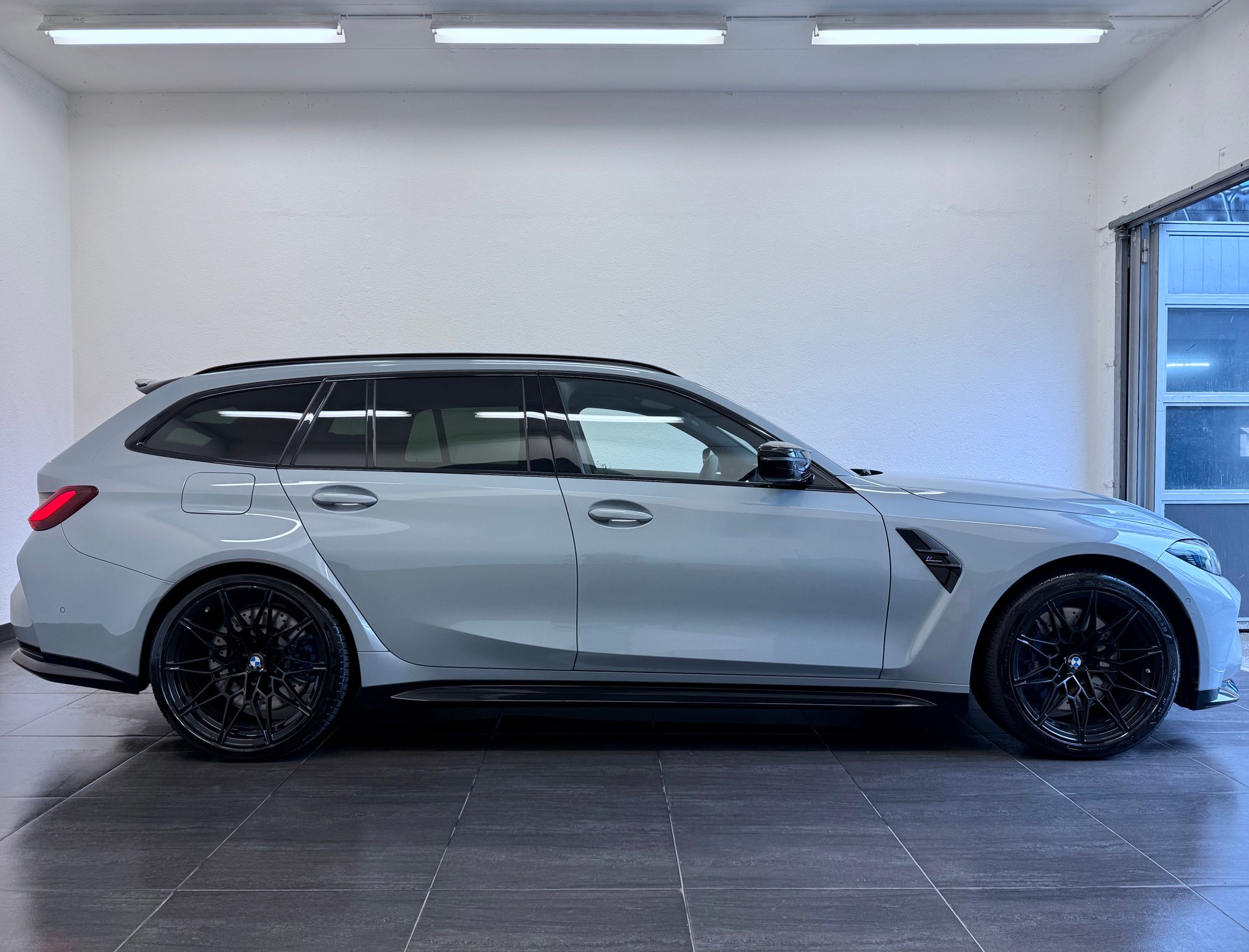 BMW M3 Touring xDrive Competition M LCI 530 PS "Brooklyn Grey"-image-4