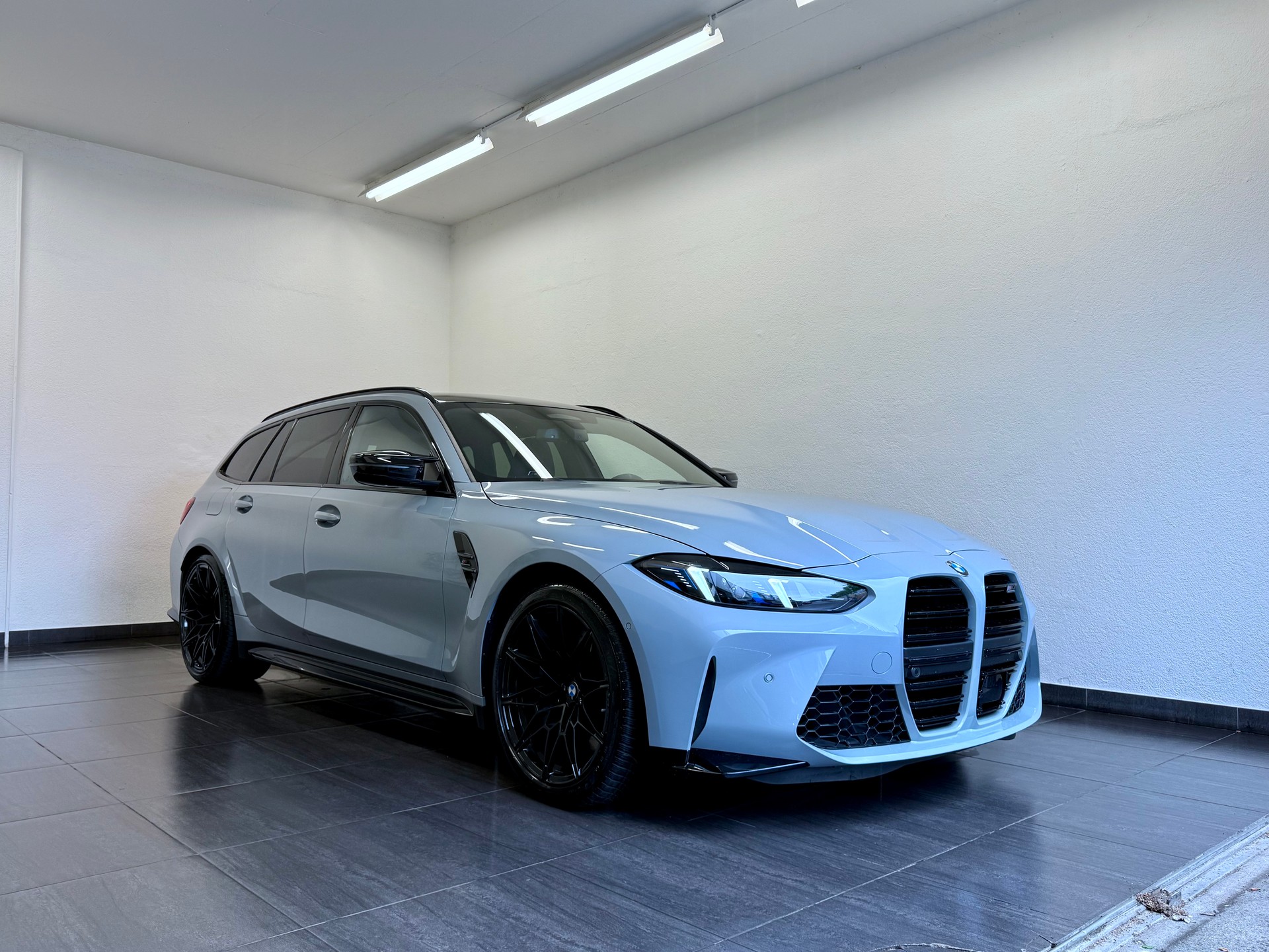 BMW M3 Touring xDrive Competition M LCI 530 PS "Brooklyn Grey"-showroom-element-1