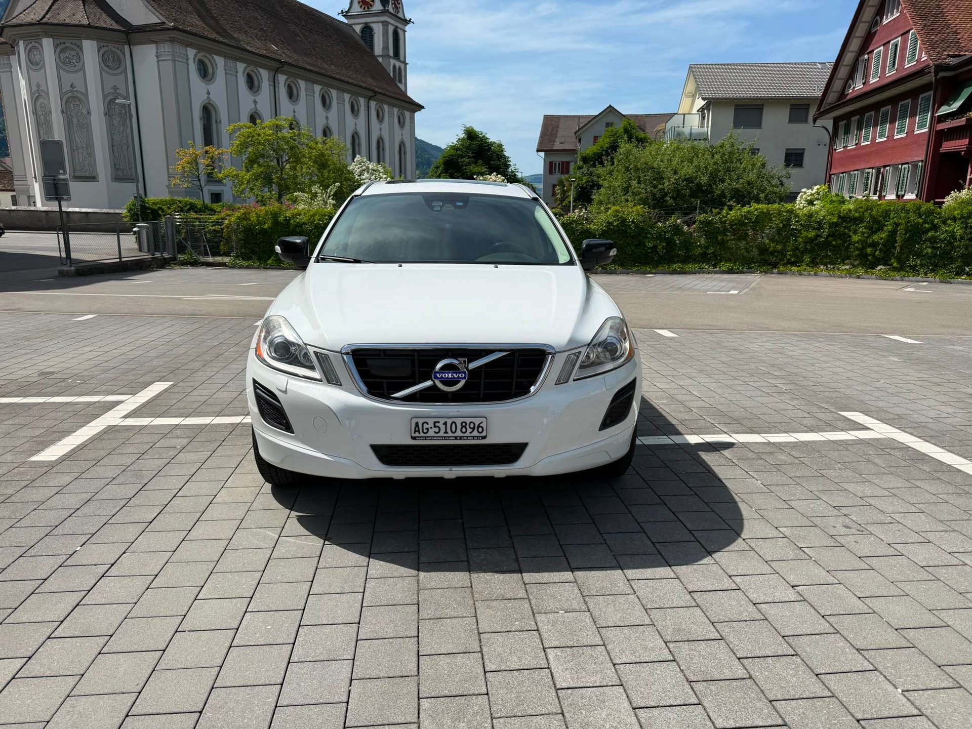 VOLVO XC60 D5 AWD Momentum Geartronic-image-1