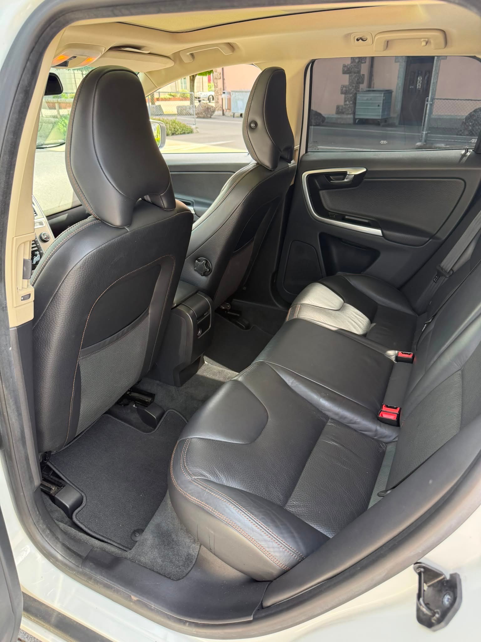 VOLVO XC60 D5 AWD Momentum Geartronic-image-9