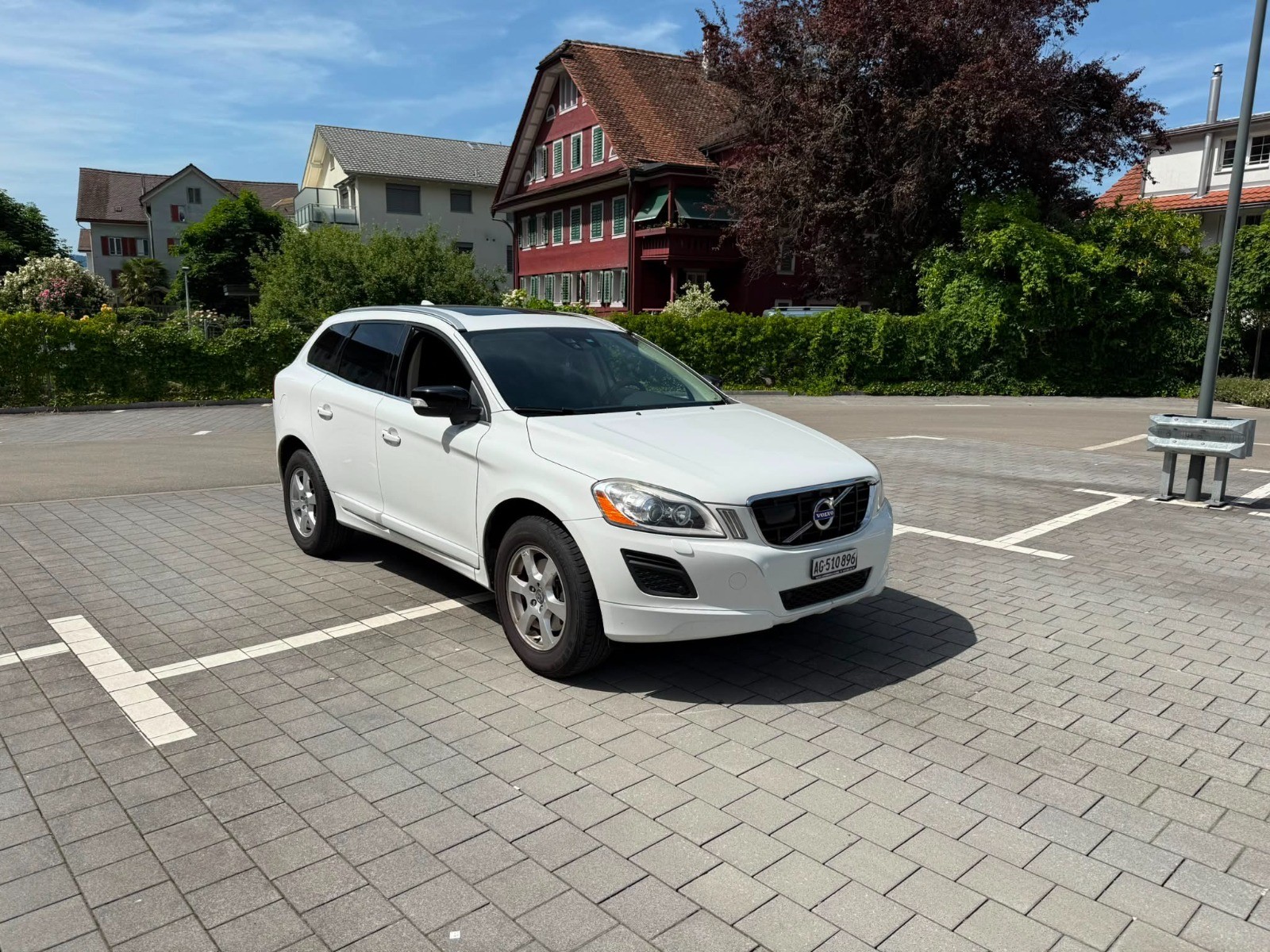 VOLVO XC60 D5 AWD Momentum Geartronic-image-0