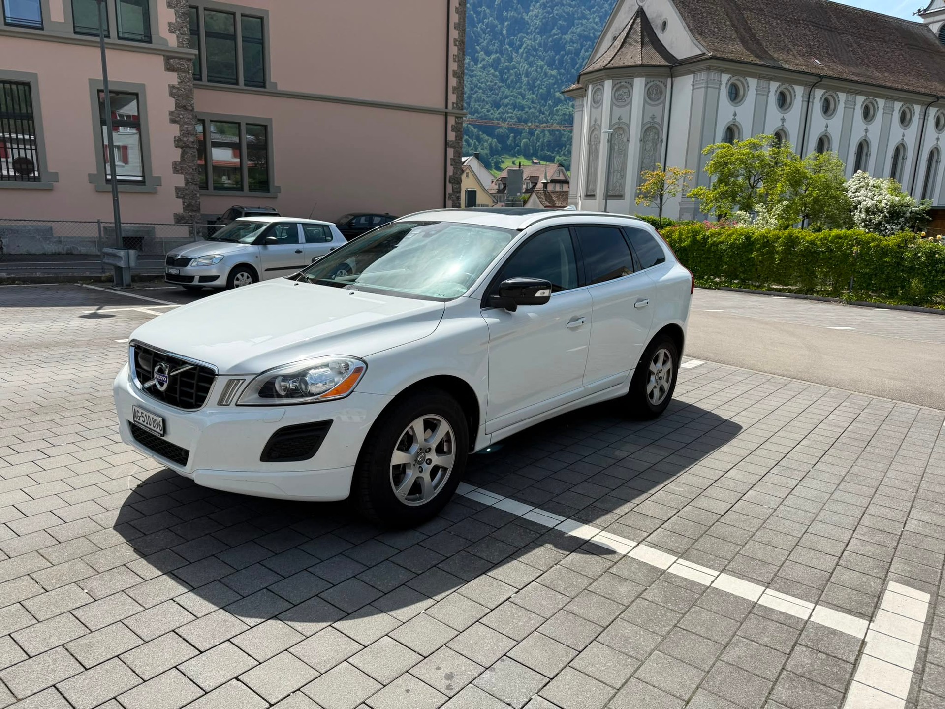 VOLVO XC60 D5 AWD Momentum Geartronic-image-2