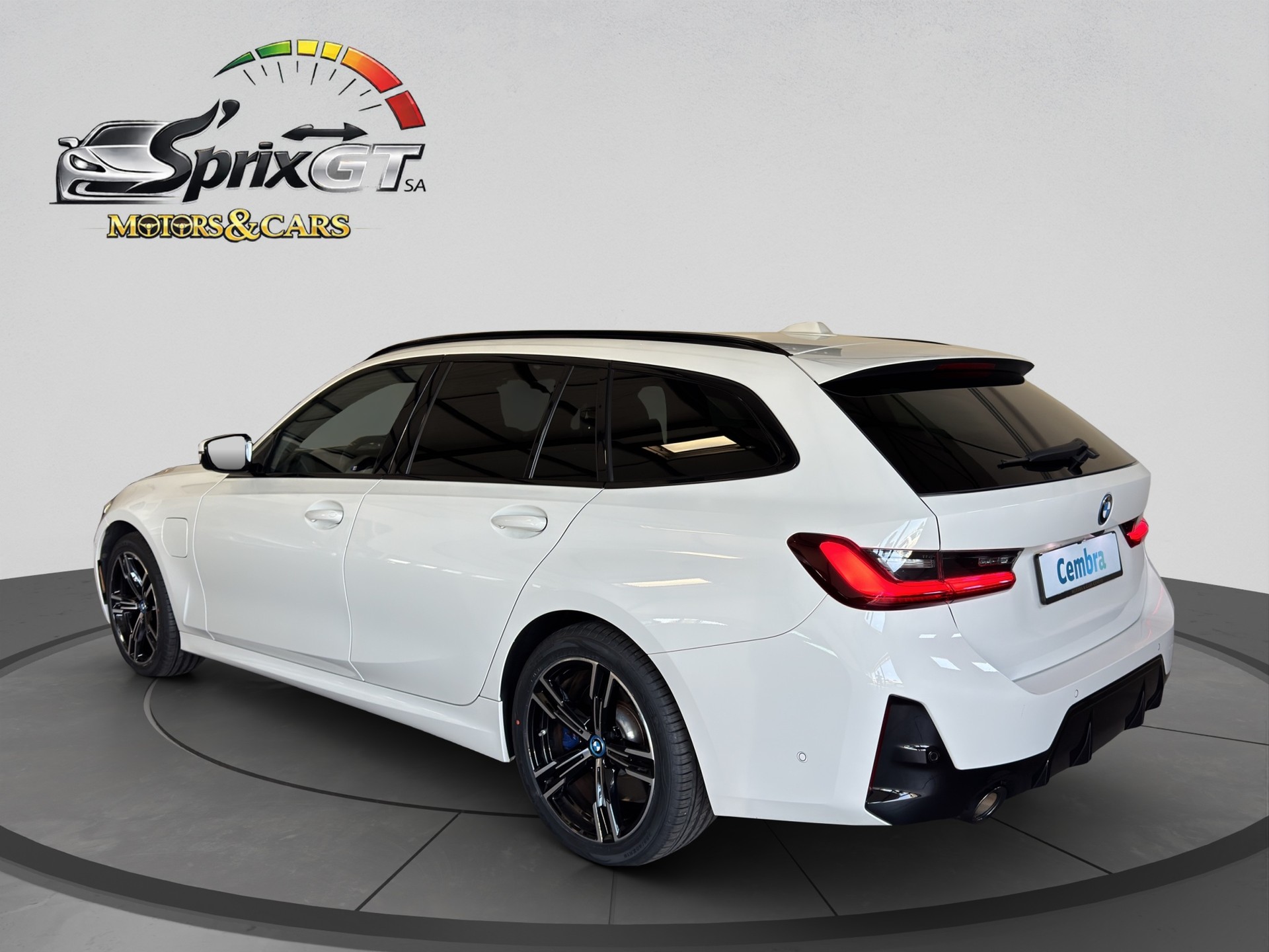 BMW 330e x DriveTouring Steptronic M Sport-showroom-element-2