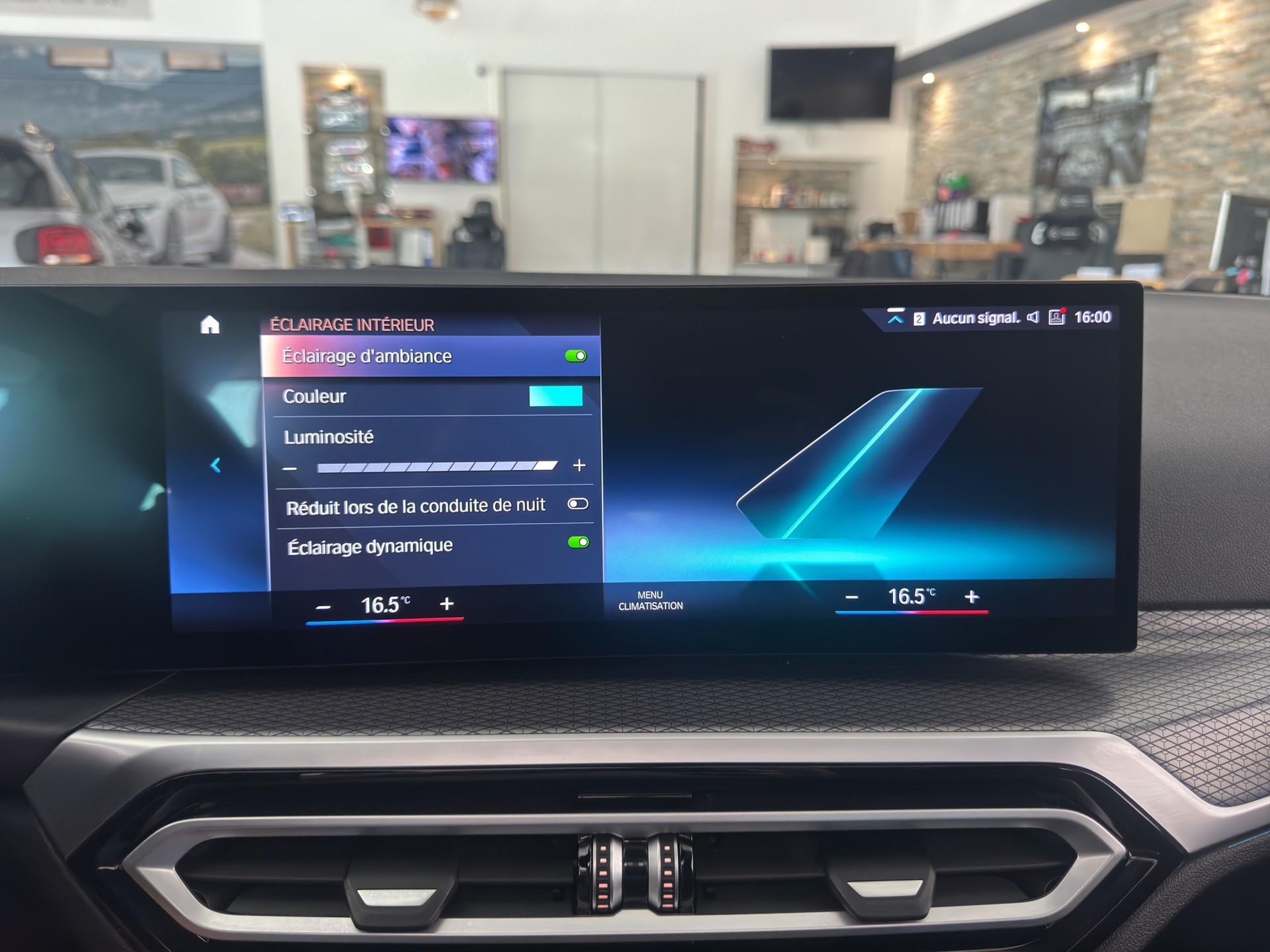 BMW 330e x DriveTouring Steptronic M Sport-image-27