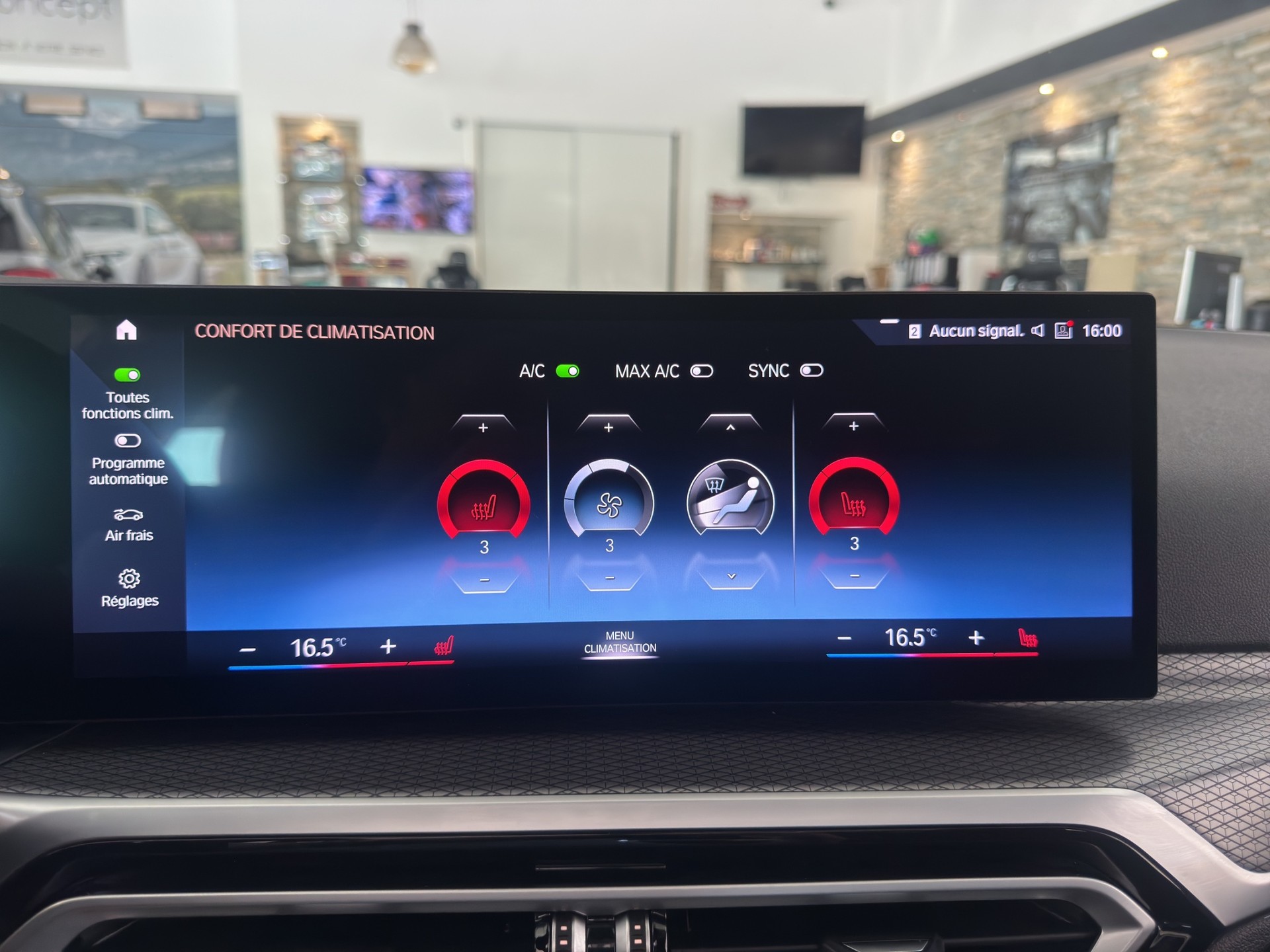 BMW 330e x DriveTouring Steptronic M Sport-image-28