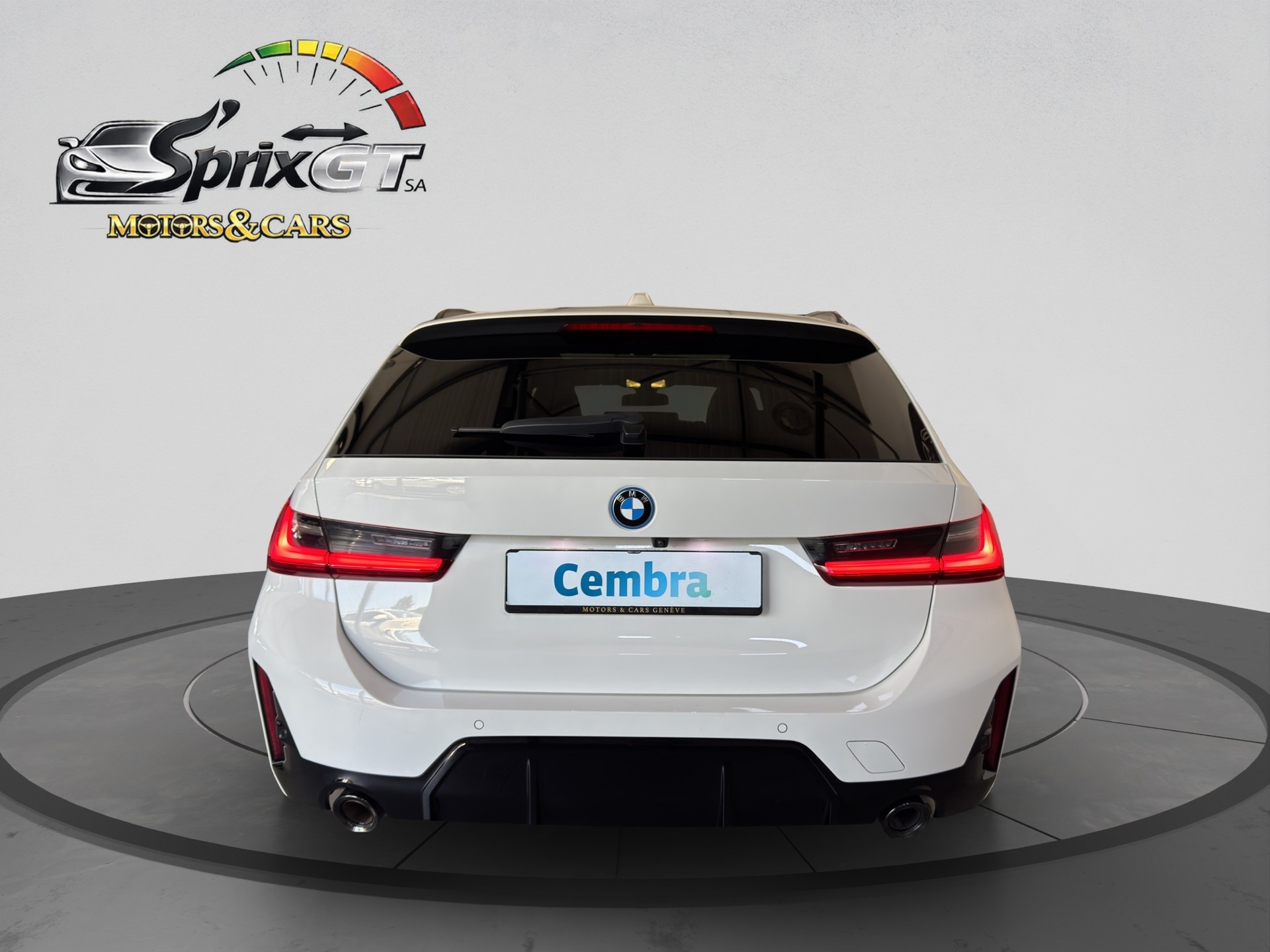 BMW 330e x DriveTouring Steptronic M Sport-showroom-element-3