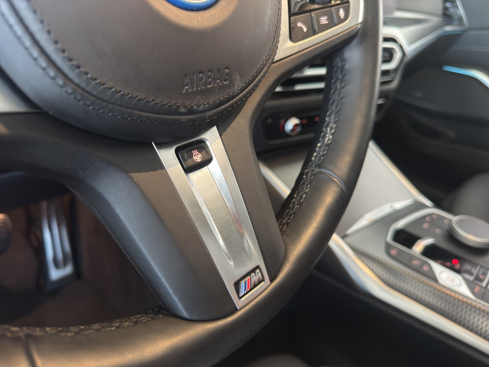 BMW 330e x DriveTouring Steptronic M Sport-image-21