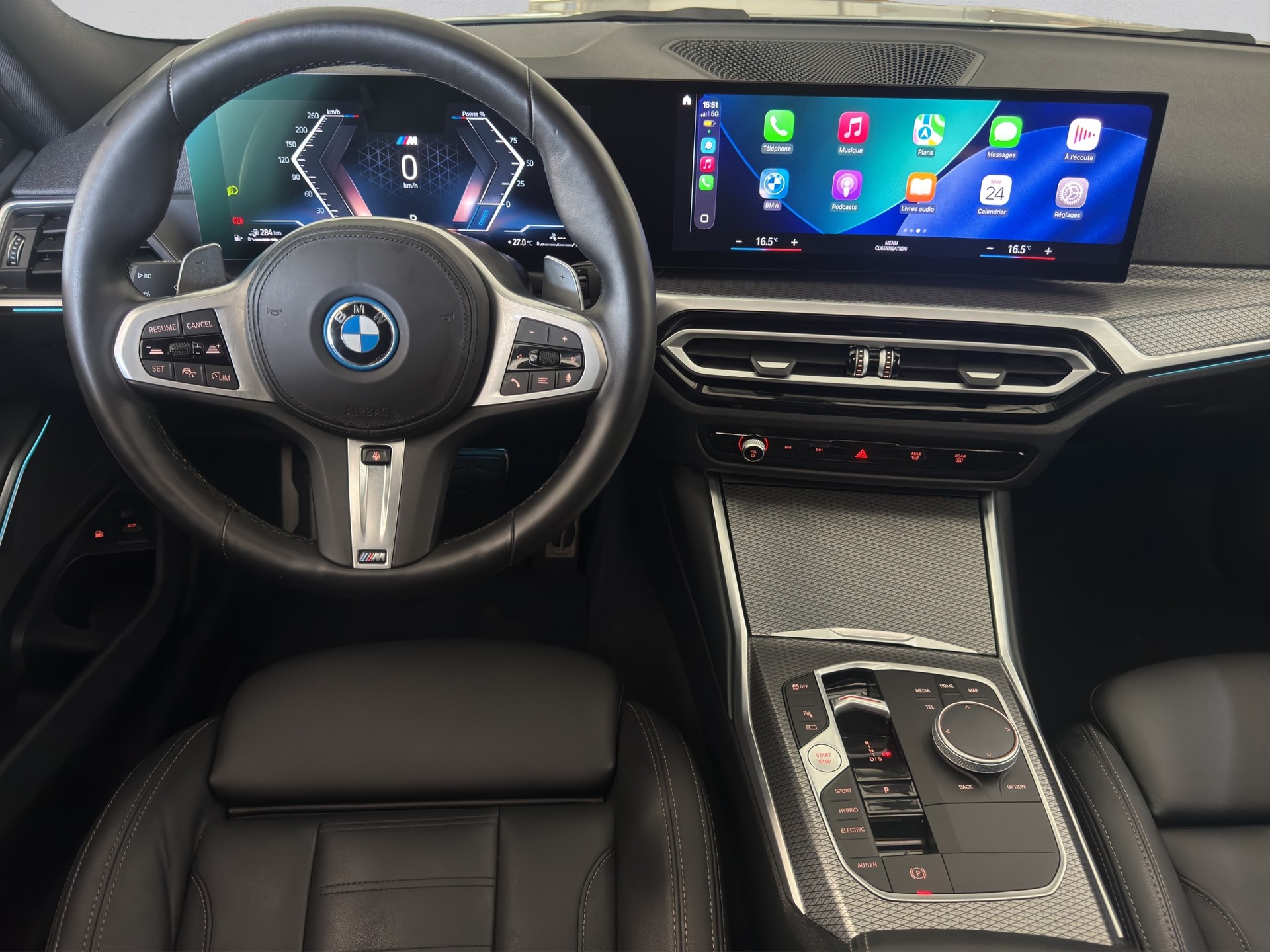 BMW 330e x DriveTouring Steptronic M Sport-image-9