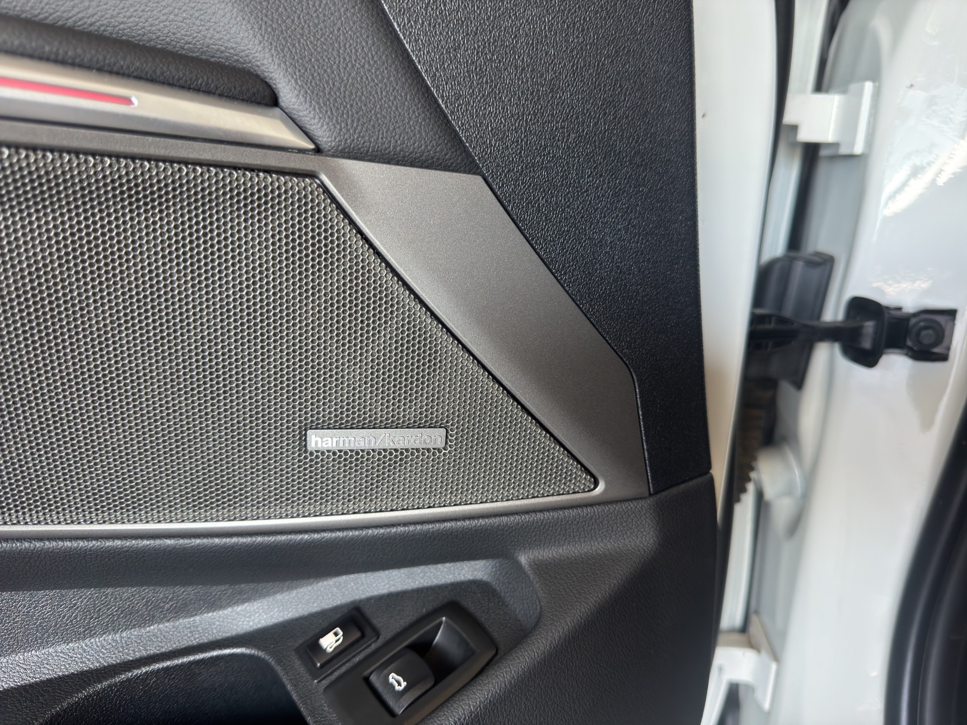 BMW 330e x DriveTouring Steptronic M Sport-image-20