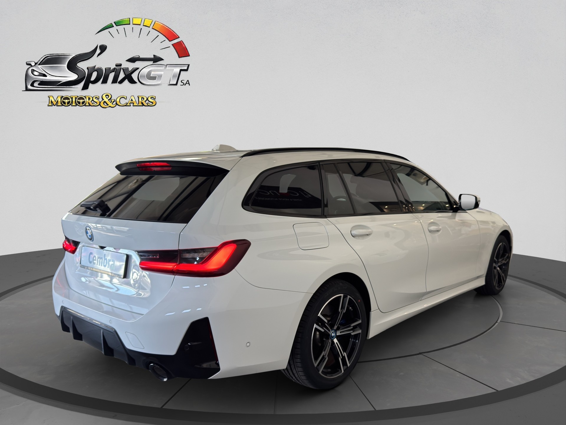 BMW 330e x DriveTouring Steptronic M Sport-image-4