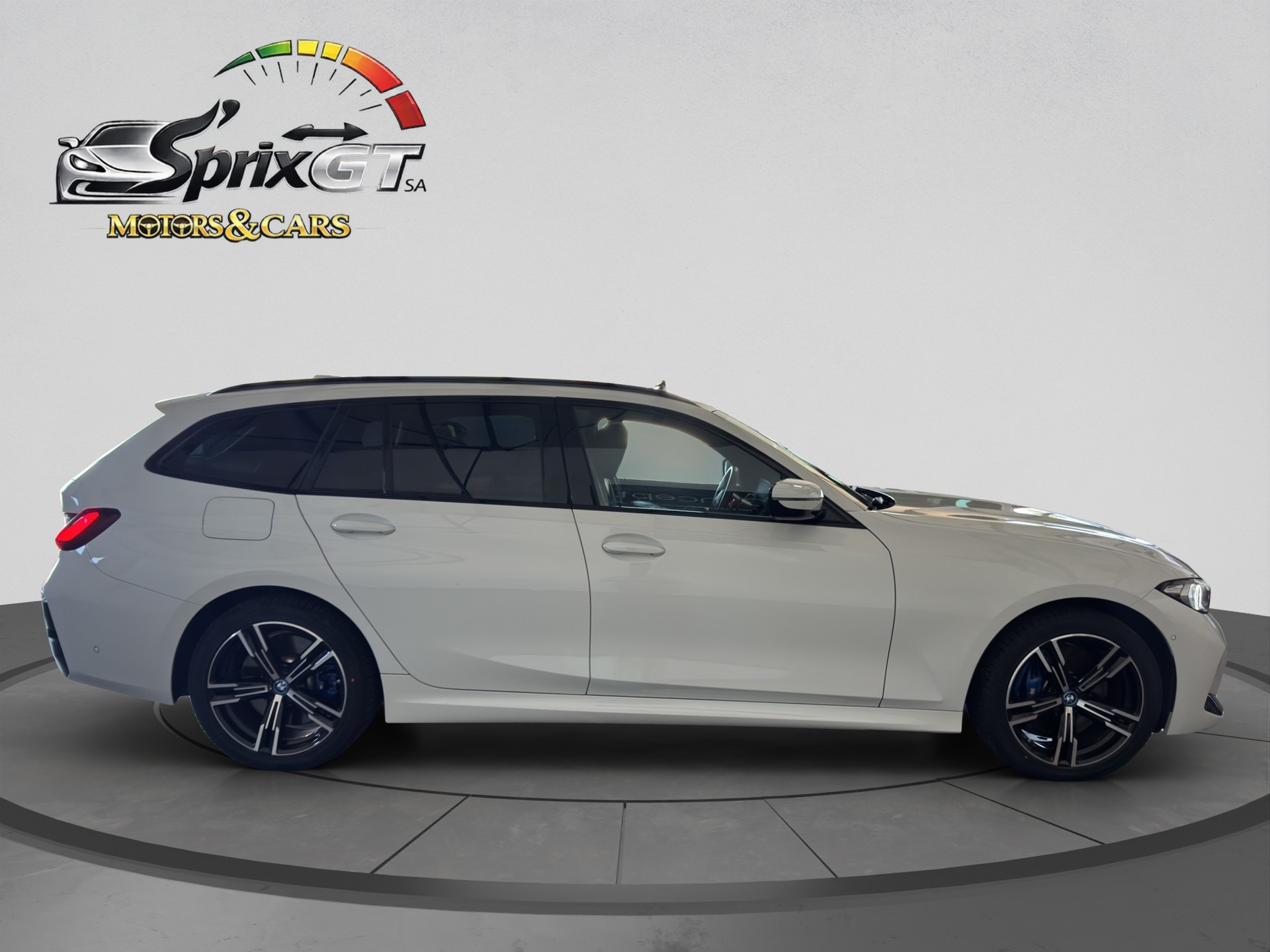 BMW 330e x DriveTouring Steptronic M Sport-image-5