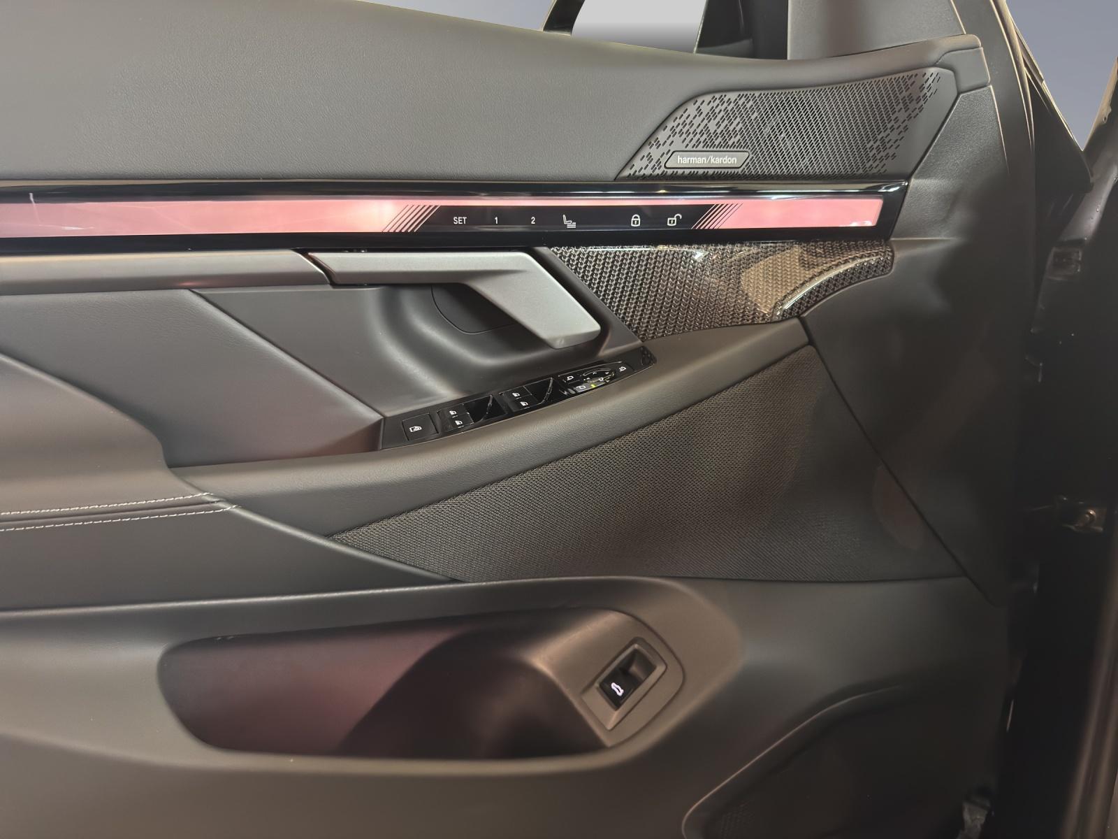 BMW 550e xDrive-image-8