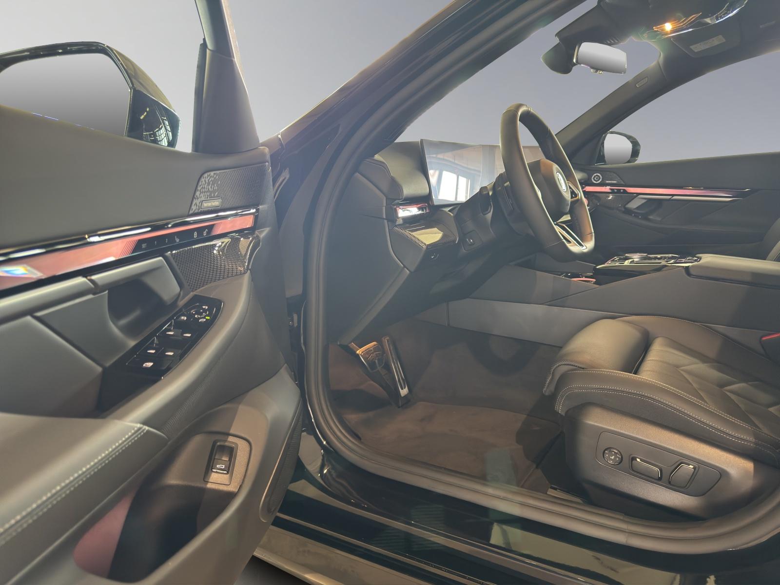 BMW 550e xDrive-image-5