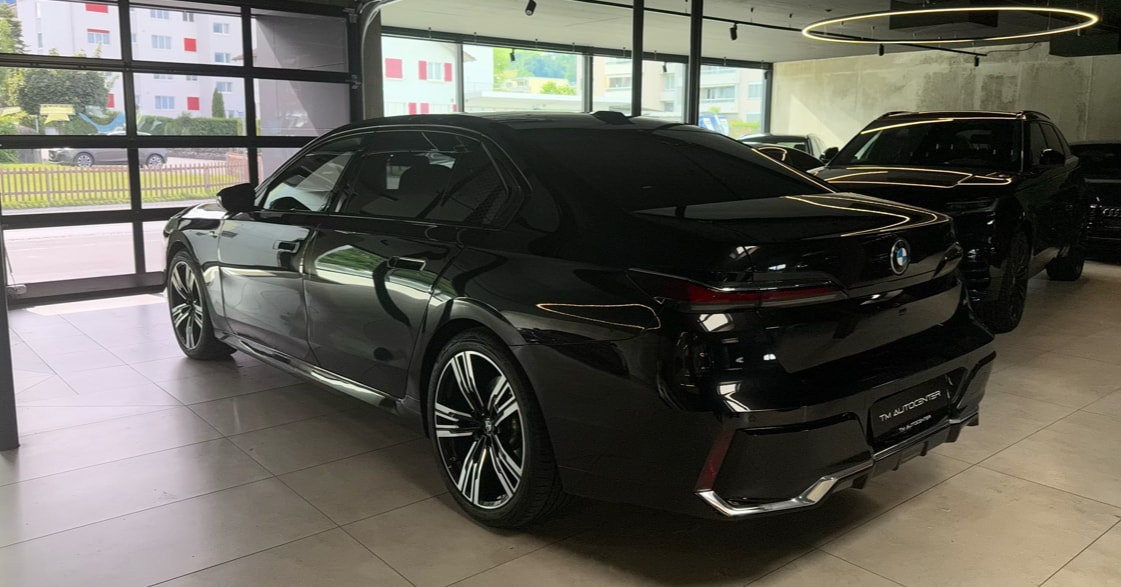 BMW 740d xDrive 48V M Sport Steptronic-image-3