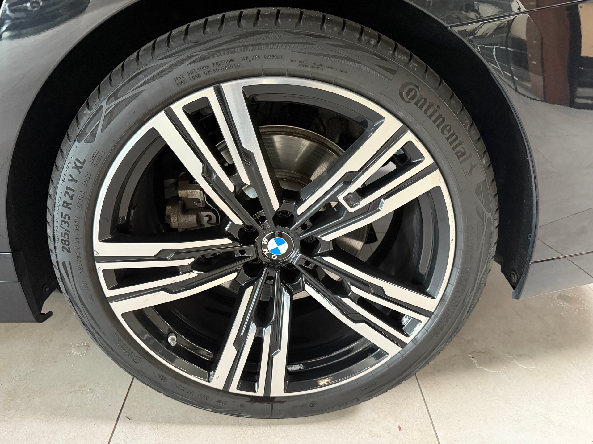 BMW 740d xDrive 48V M Sport Steptronic-image-4