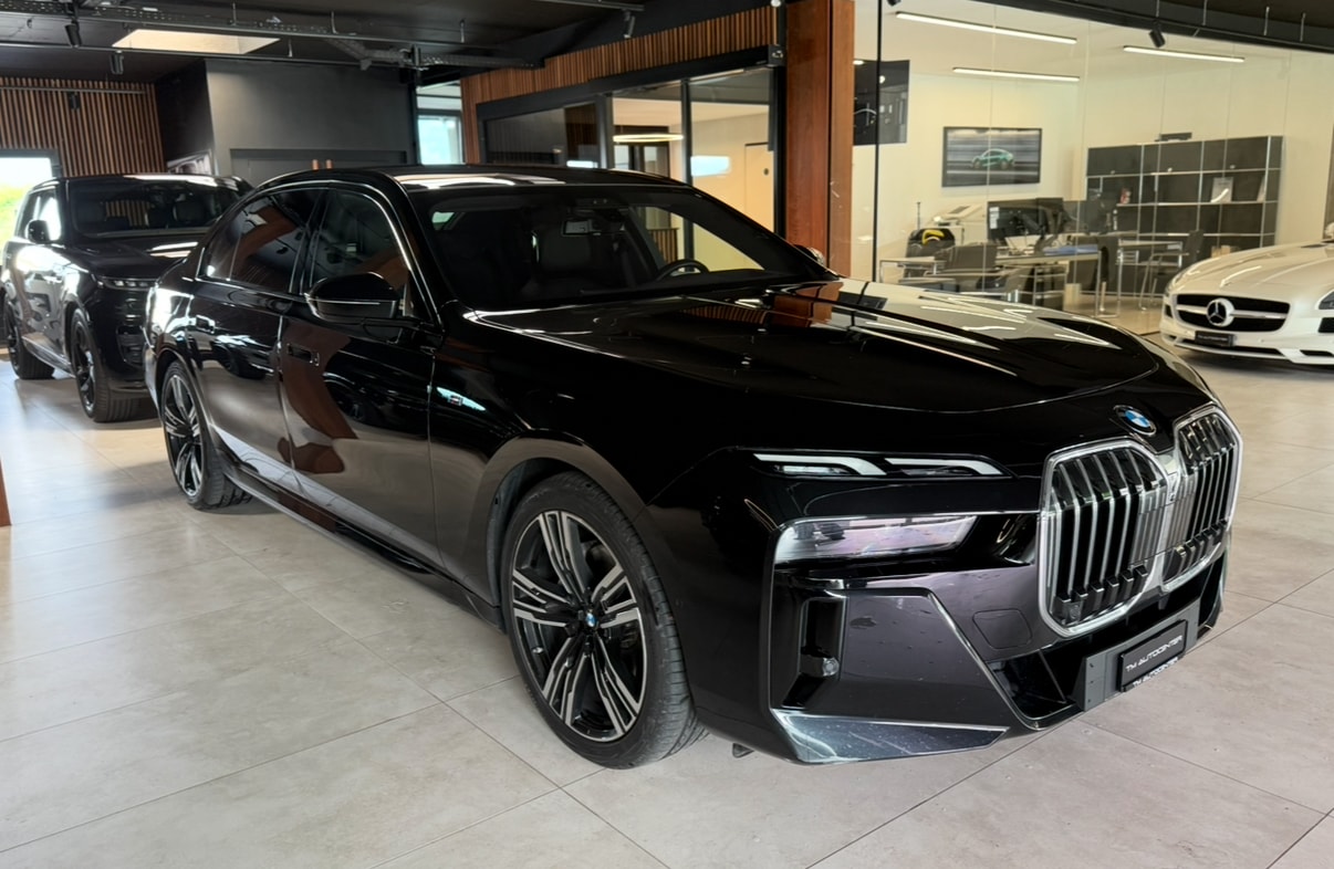 BMW 740d xDrive 48V M Sport Steptronic-image-1