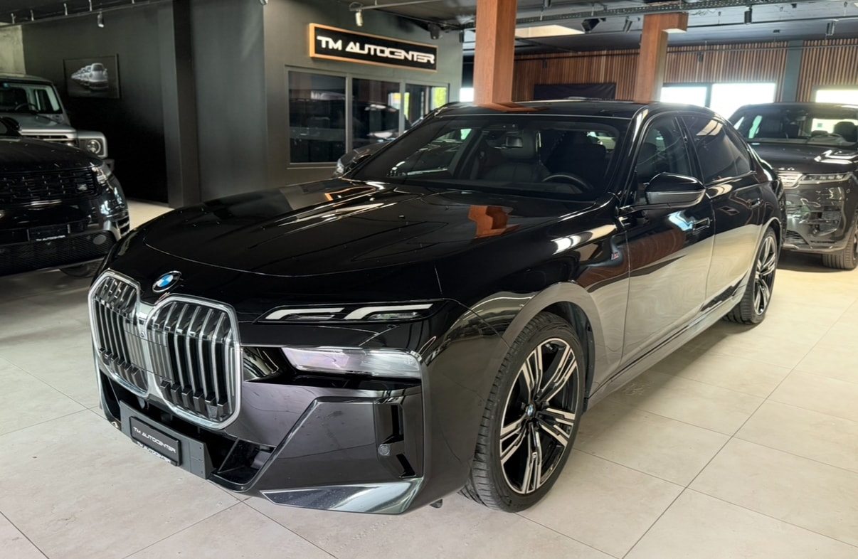 BMW 740d xDrive 48V M Sport Steptronic-image-0