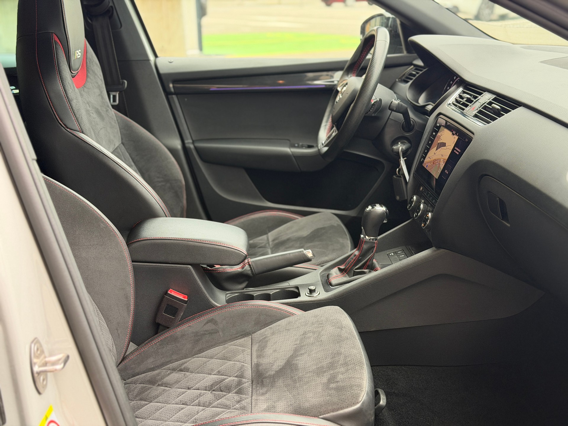 SKODA Octavia Combi 2.0 TDI RS 4x4 DSG-image-27