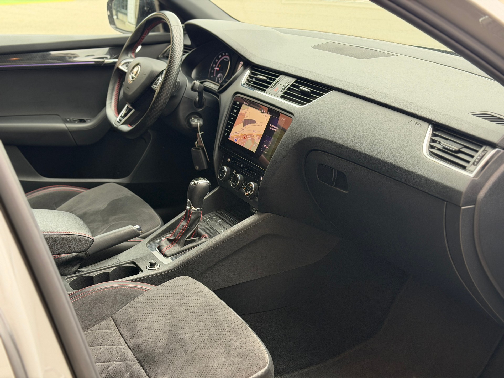 SKODA Octavia Combi 2.0 TDI RS 4x4 DSG-image-22