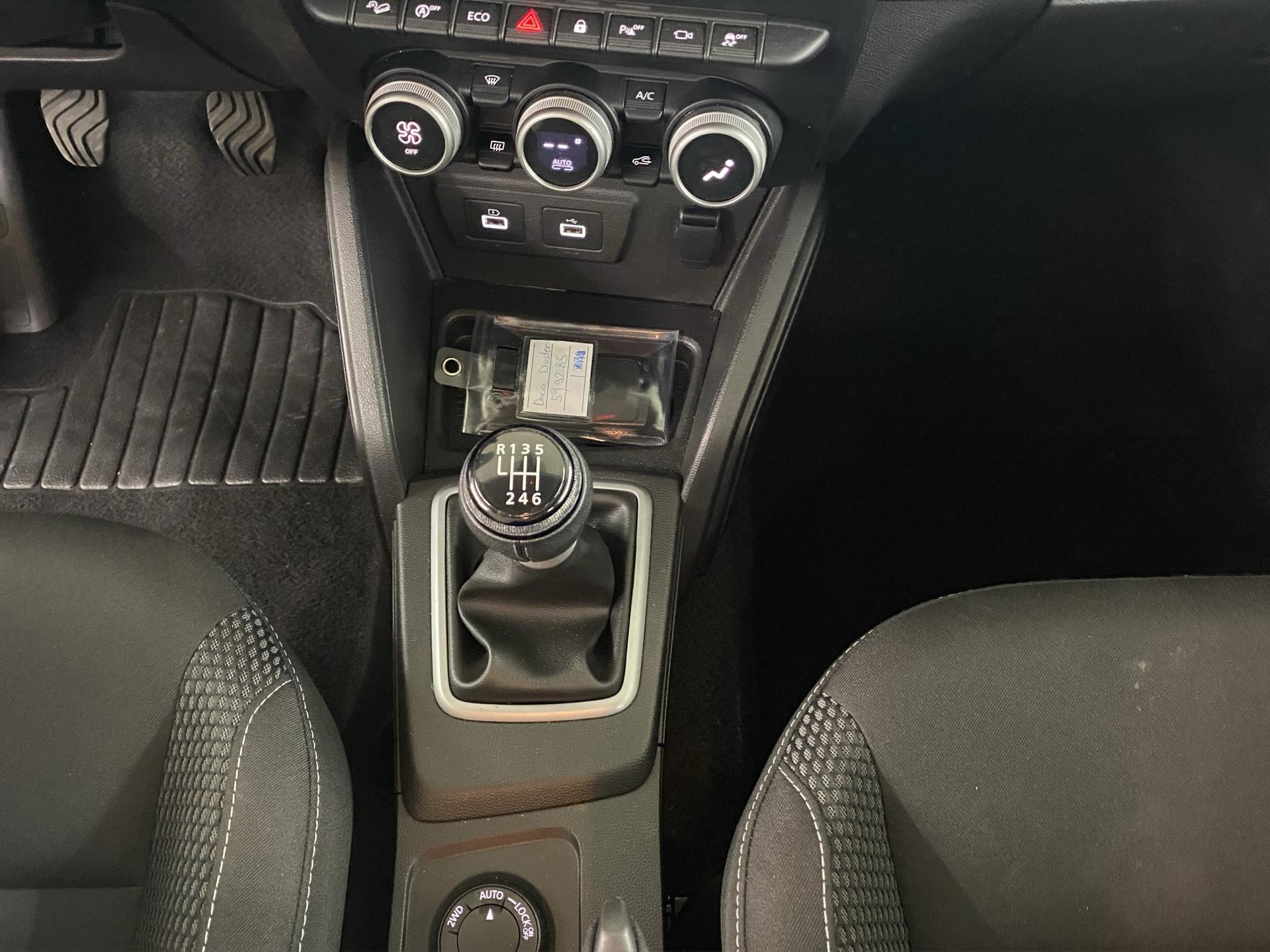 DACIA Duster TCe 150 Journey+ 4x4-image-11