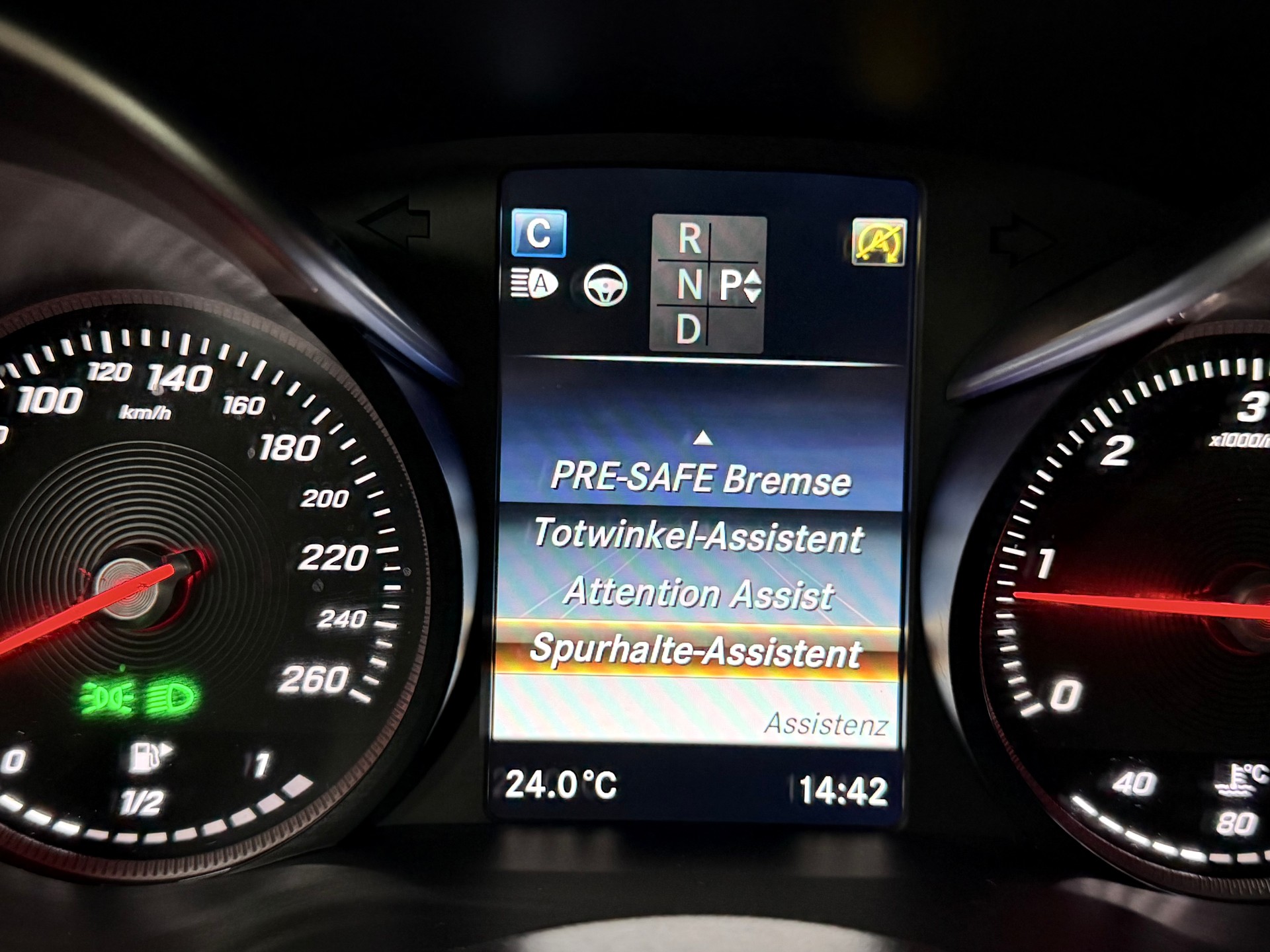 MERCEDES-BENZ C 250 BlueTEC Avantgarde 4Matic 7G-Tronic-image-21