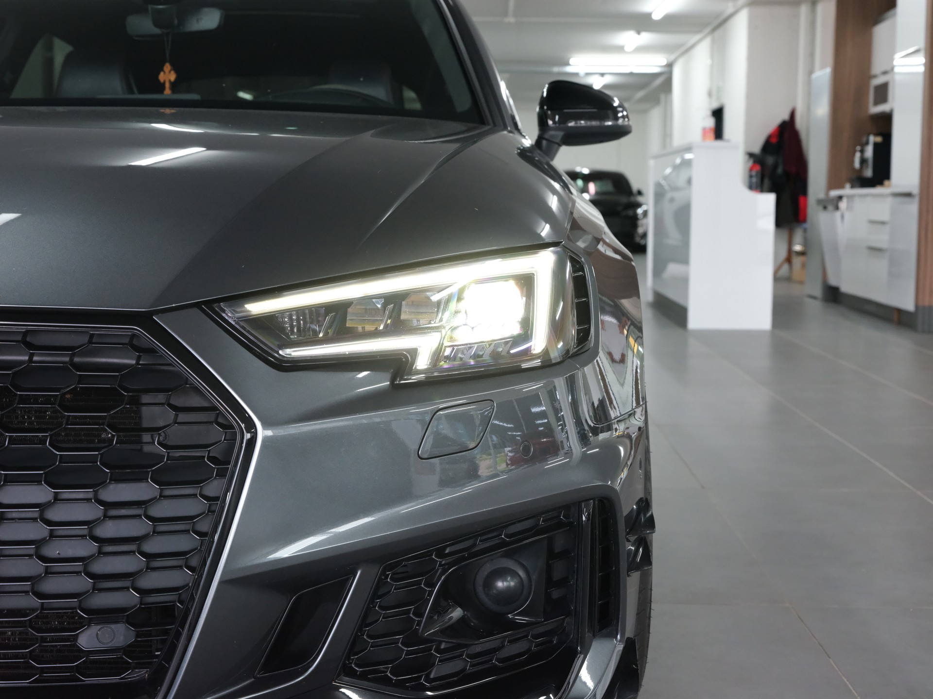 AUDI RS4 Avant 2.9 TFSI quattro tiptronic *Aversus Felgen* *RS-Performance* *360 Kamera*-image-8