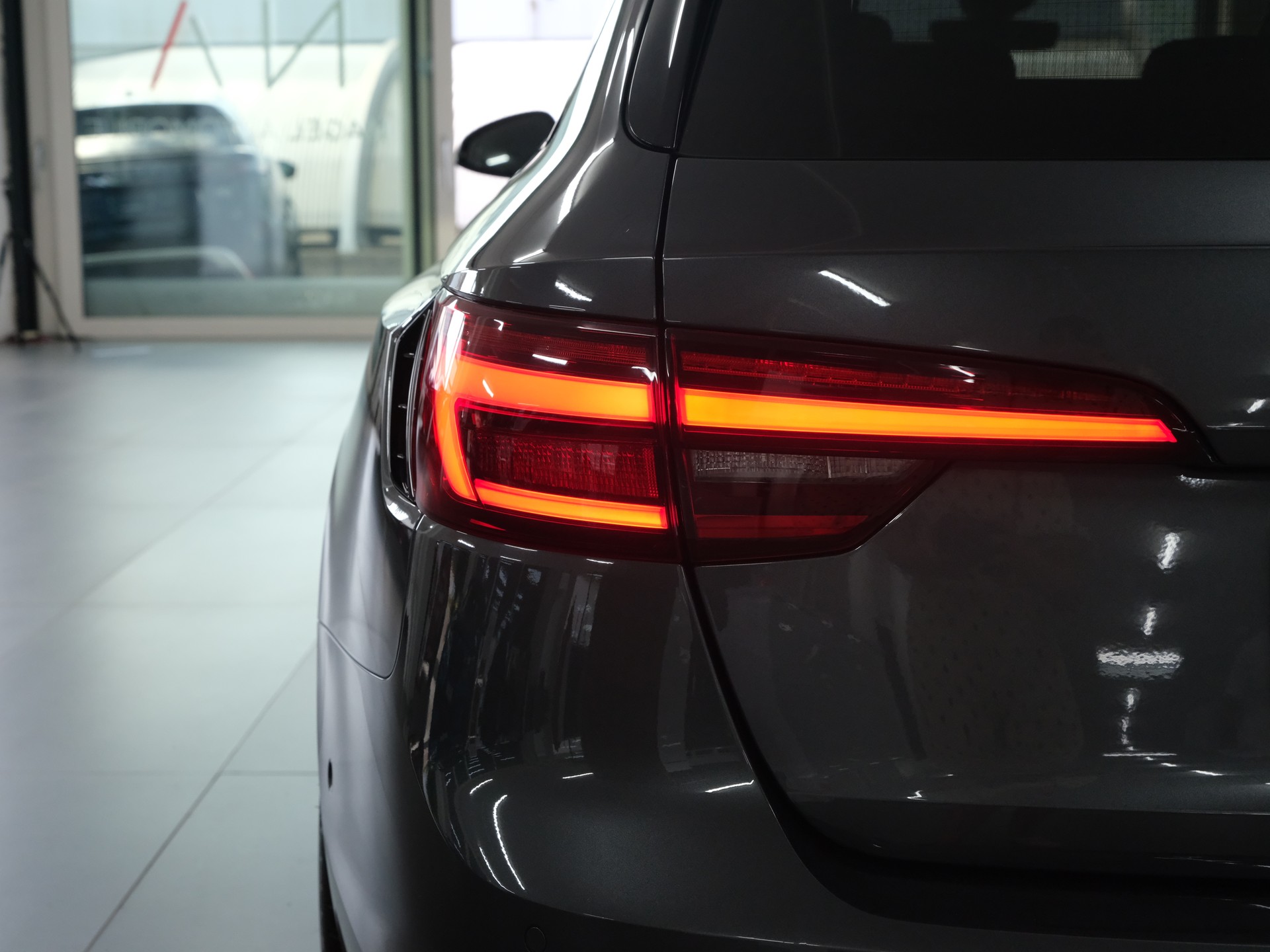 AUDI RS4 Avant 2.9 TFSI quattro tiptronic *Aversus Felgen* *RS-Performance* *360 Kamera*-image-13