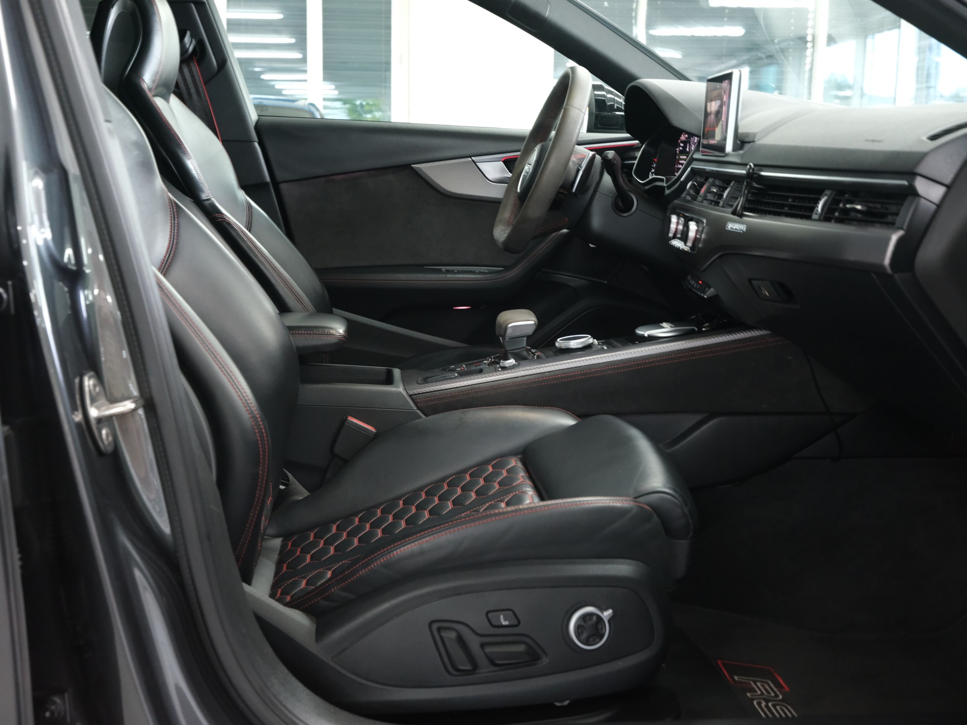 AUDI RS4 Avant 2.9 TFSI quattro tiptronic *Aversus Felgen* *RS-Performance* *360 Kamera*-image-19
