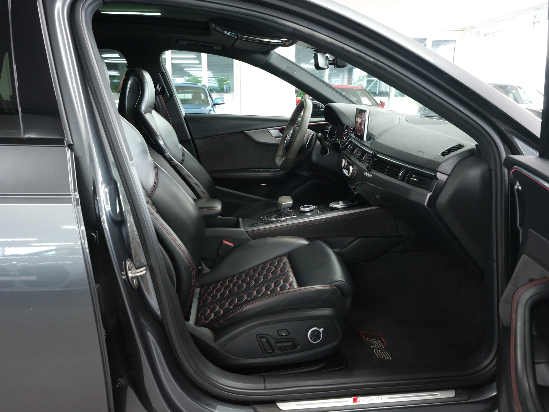 AUDI RS4 Avant 2.9 TFSI quattro tiptronic *Aversus Felgen* *RS-Performance* *360 Kamera*-image-18