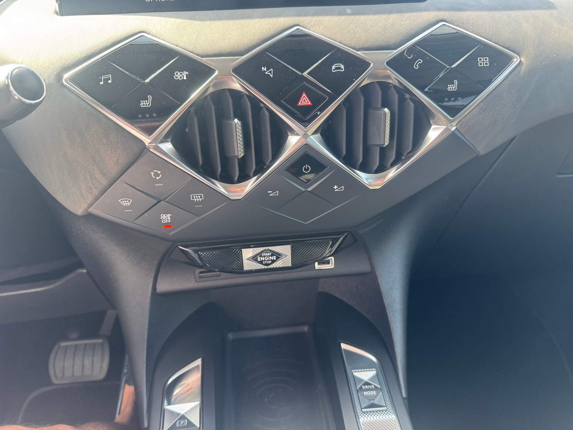 DS AUTOMOBILES DS 3 Crossback 1.2 PureTech SO Chic EAT8-image-21