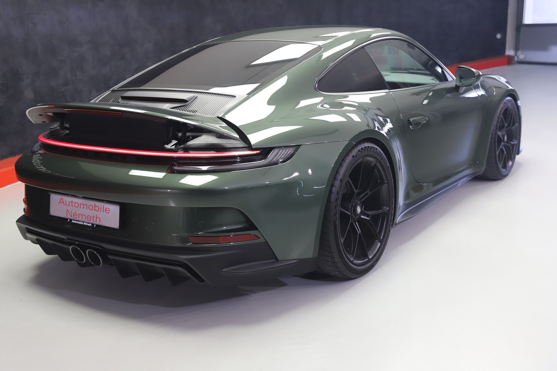 PORSCHE 911 GT3 Touring PDK-image-3