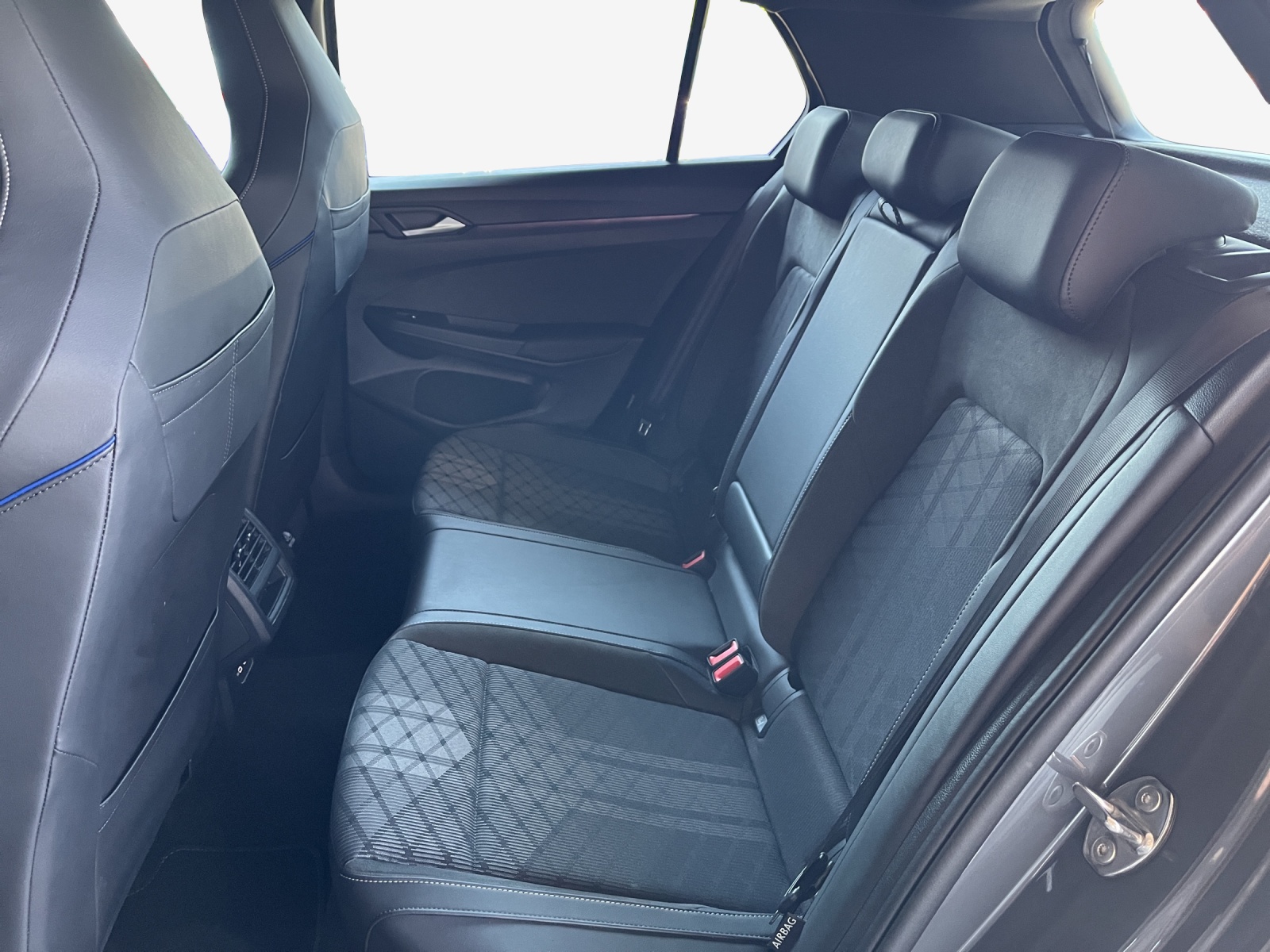 VW Golf 2.0 TSI R-Line DSG 4 Motion-image-11