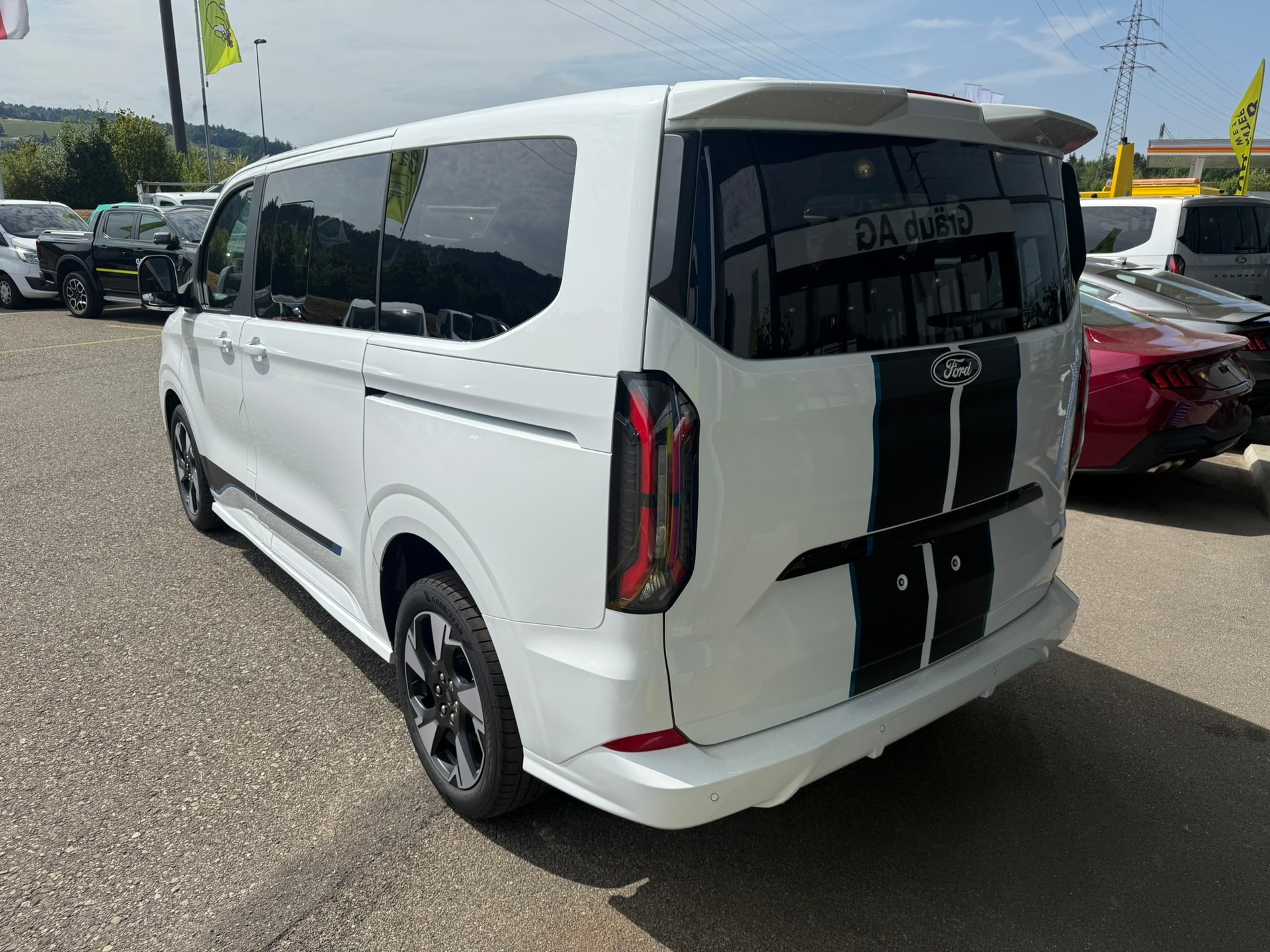 FORD Tourneo Bus 320 L1H1 Sport Automat 4x4-image-4