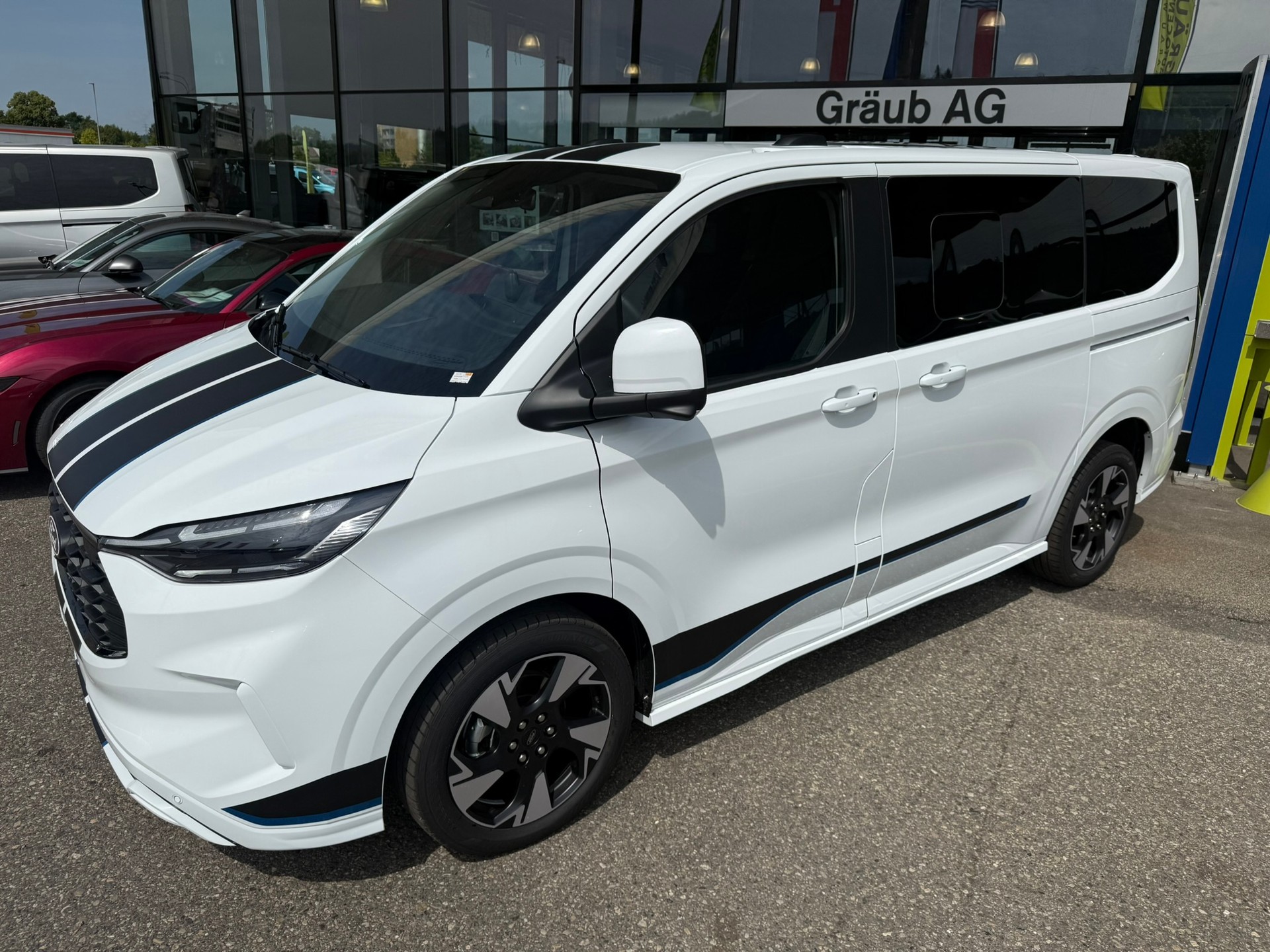 FORD Tourneo Bus 320 L1H1 Sport Automat 4x4-image-2