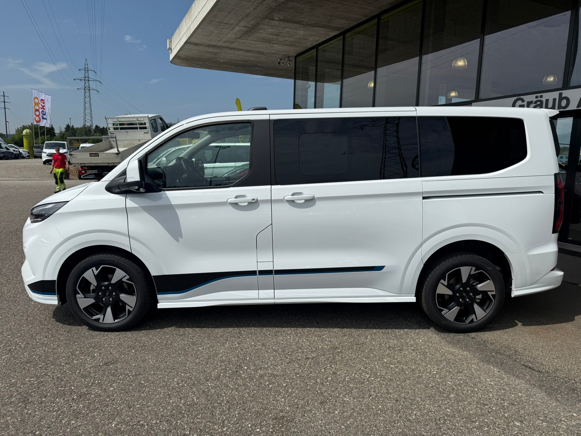 FORD Tourneo Bus 320 L1H1 Sport Automat 4x4-image-3