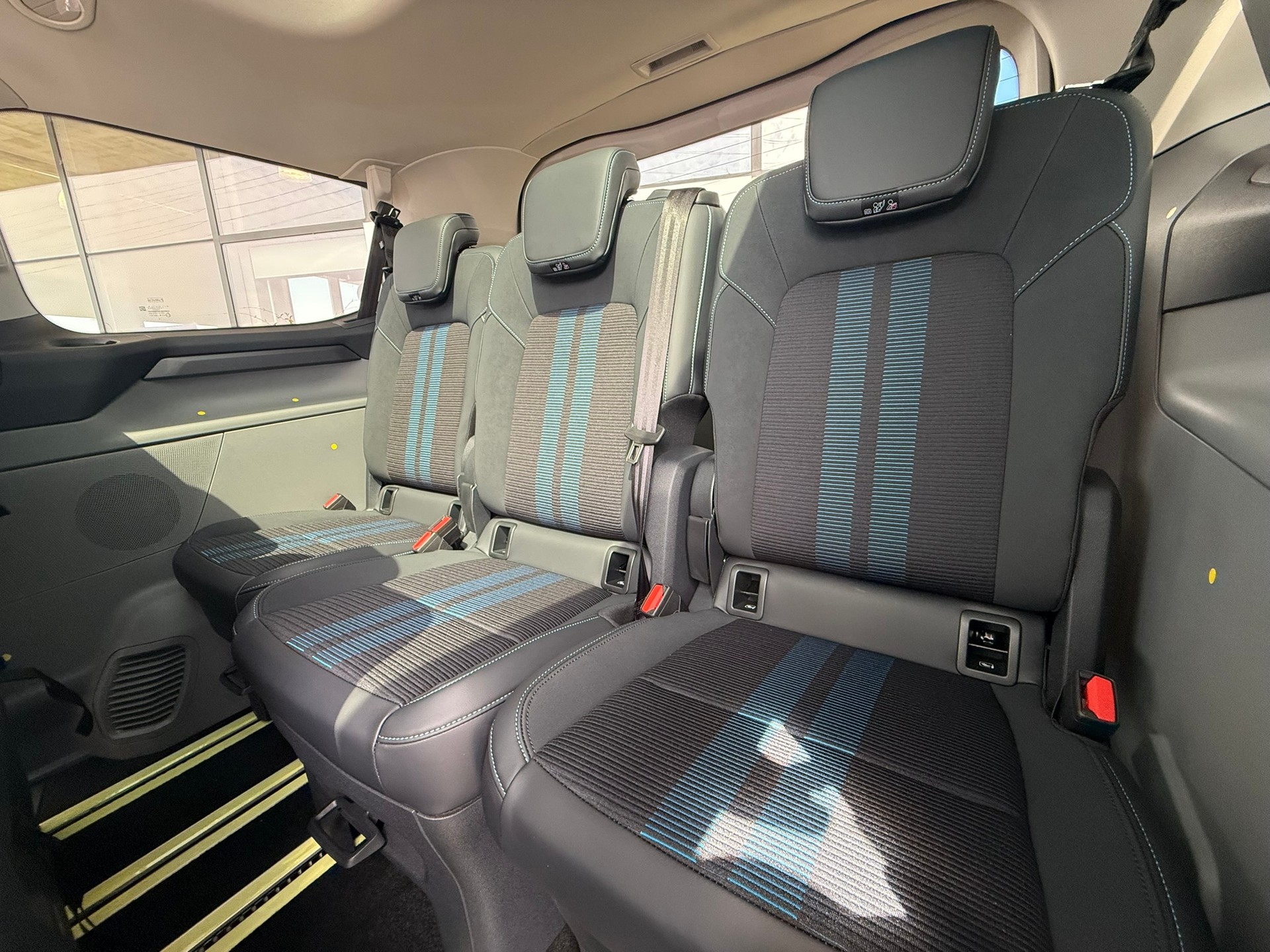 FORD Tourneo Bus 320 L1H1 Sport Automat 4x4-image-8