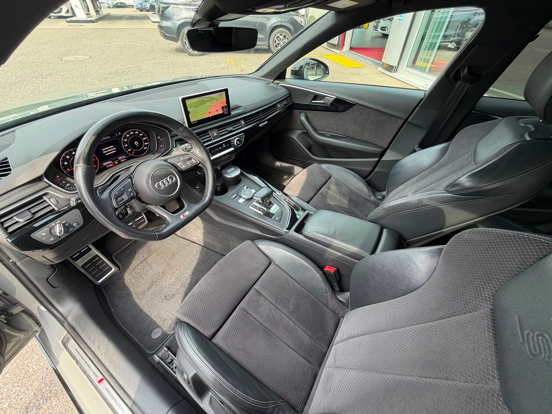 AUDI A4 Avant 2.0 TFSI Sport quattro S-tronic-image-10