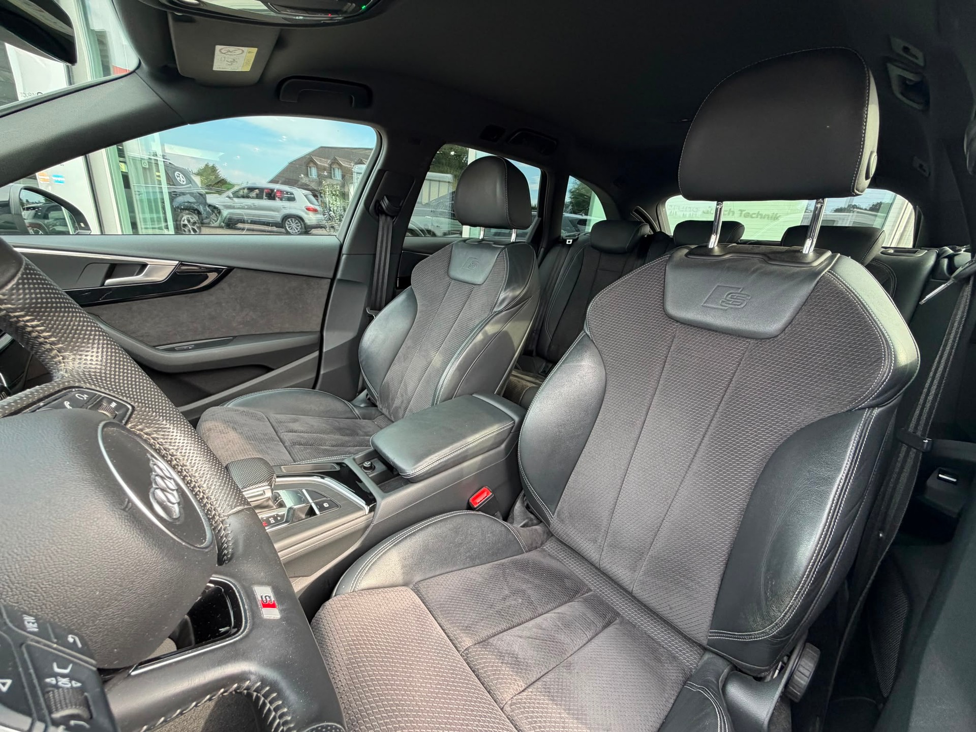 AUDI A4 Avant 2.0 TFSI Sport quattro S-tronic-image-22