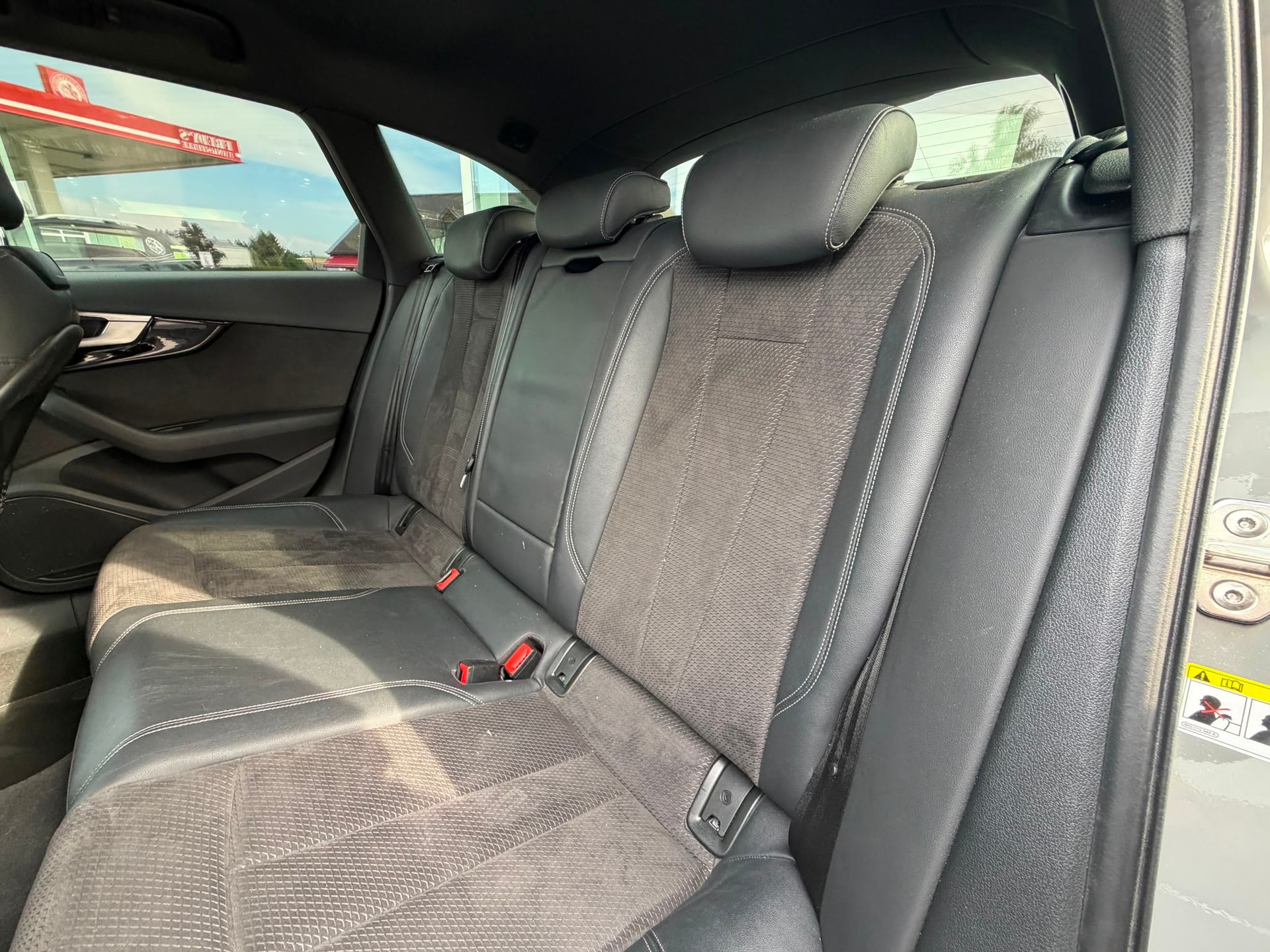 AUDI A4 Avant 2.0 TFSI Sport quattro S-tronic-image-23