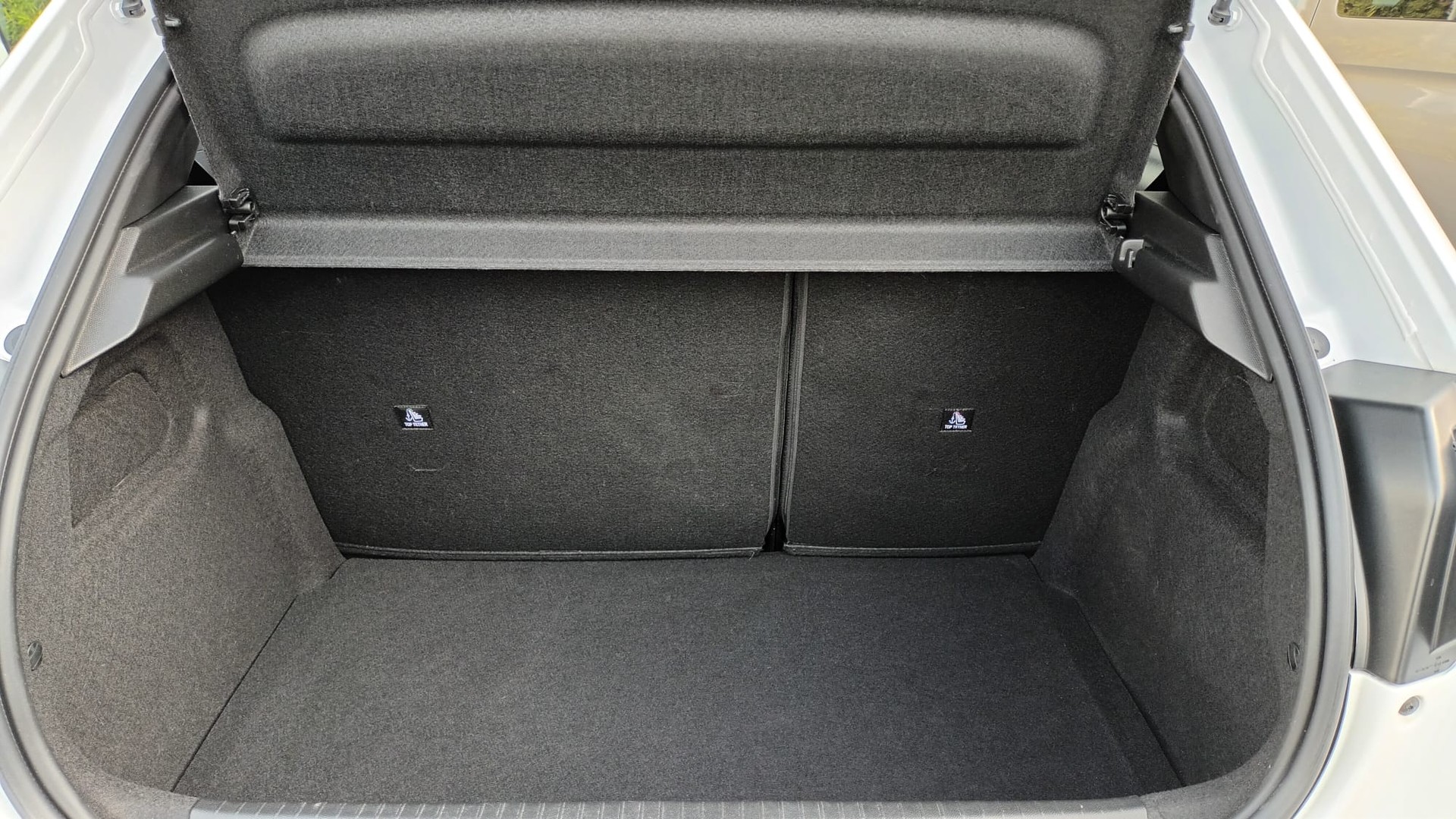 PEUGEOT 208 1.2 MHEV 110 Allure-image-14