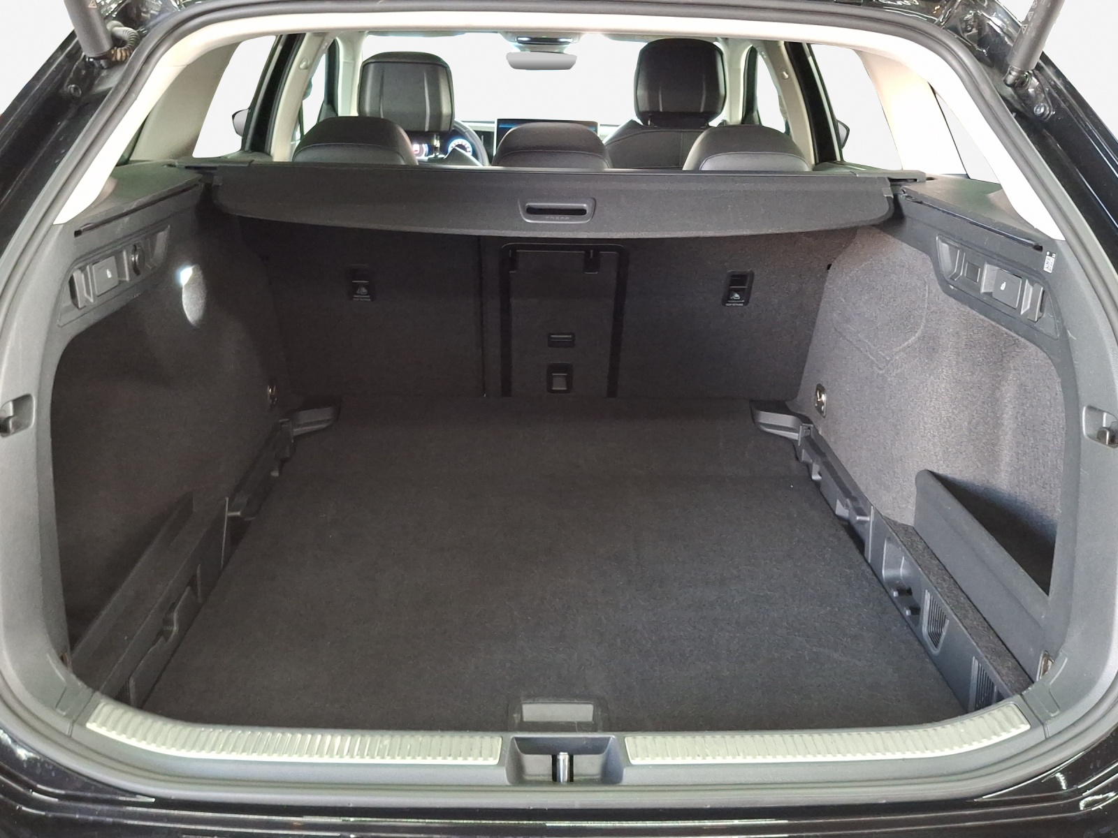 VW Passat Variant 2.0 TDI evo Business 4 Motion DSG-image-12