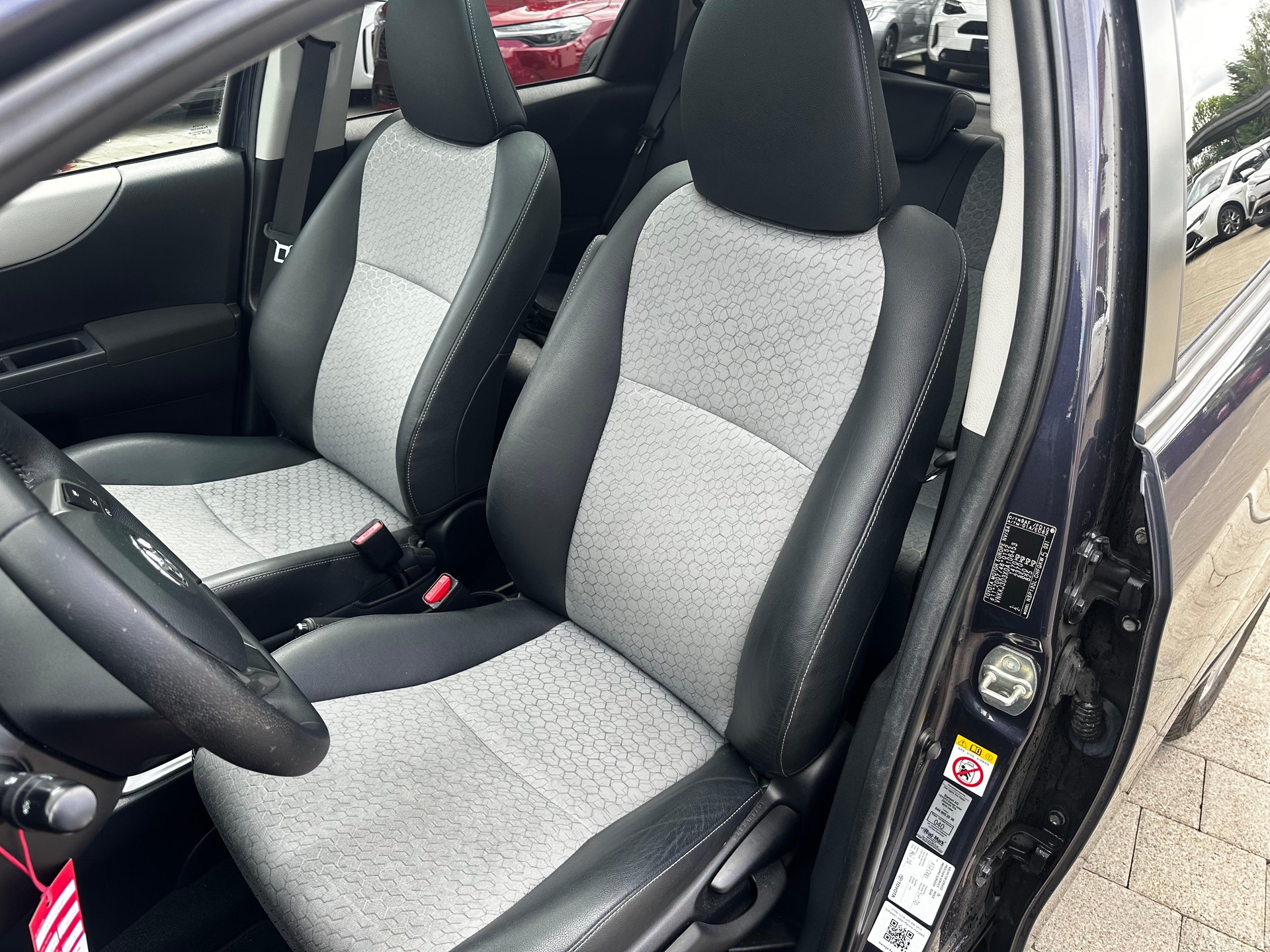 TOYOTA Yaris 1.33 VVT-i Sol Premium-image-7