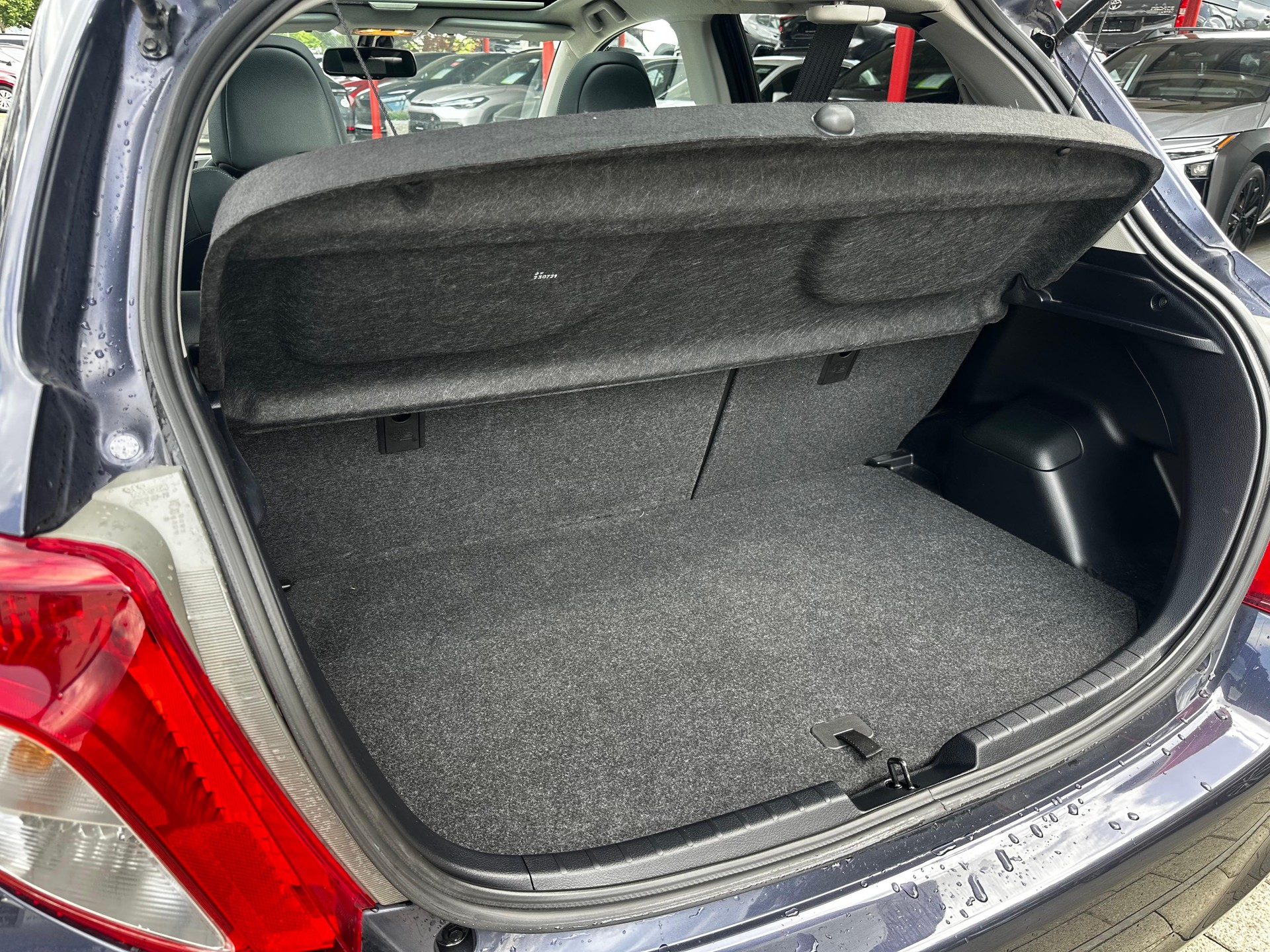 TOYOTA Yaris 1.33 VVT-i Sol Premium-image-6