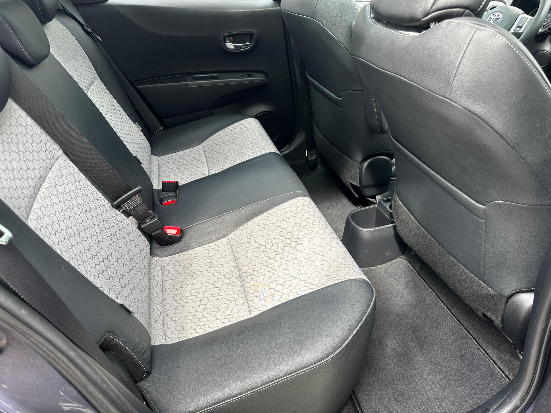 TOYOTA Yaris 1.33 VVT-i Sol Premium-image-11