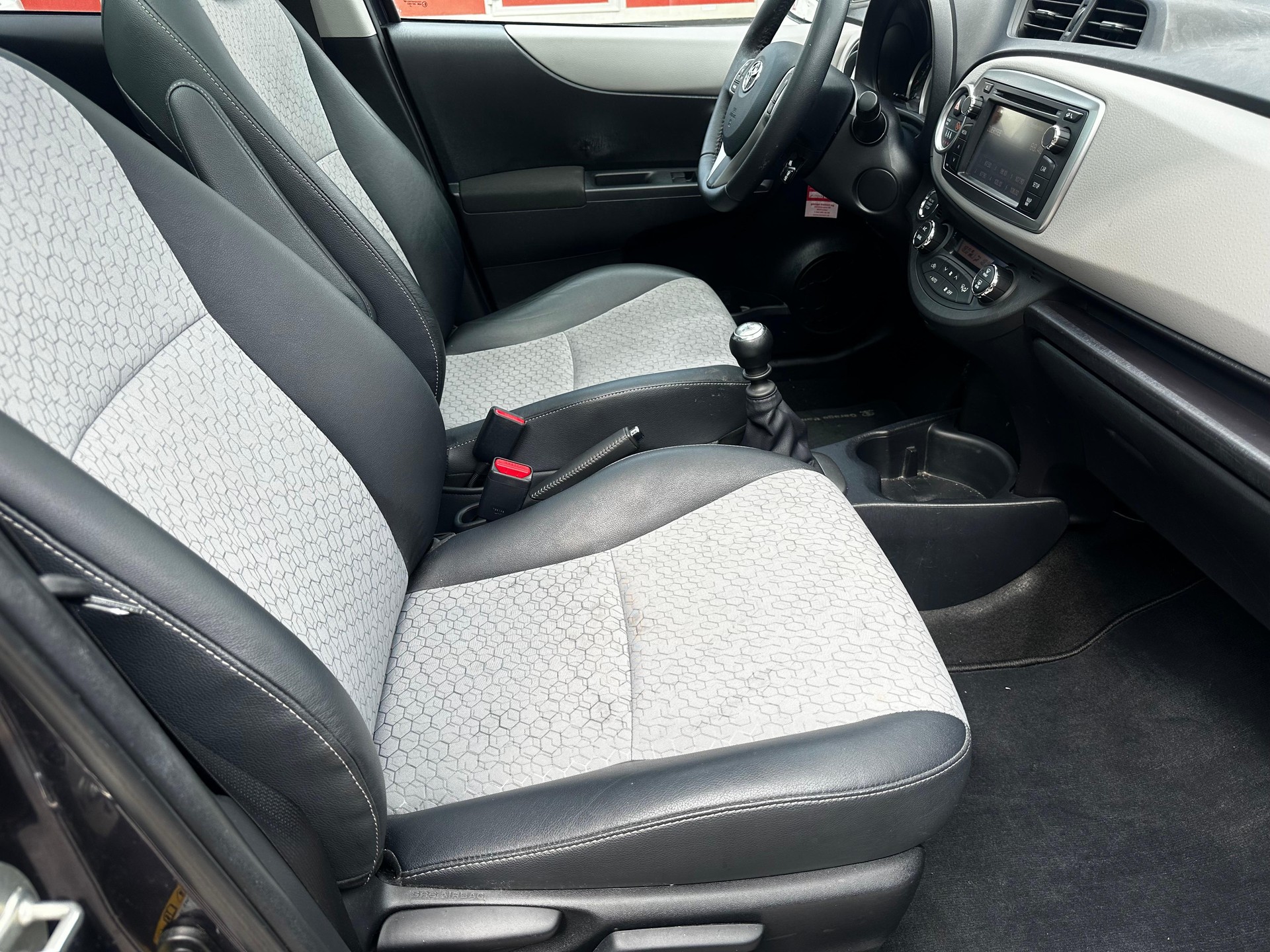 TOYOTA Yaris 1.33 VVT-i Sol Premium-image-13